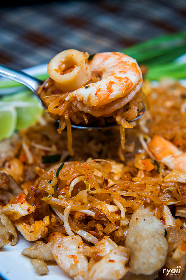 บ้านใหญ่ผัดไทยเตาถ่าน, ผัดไทยคุณยาย เสนาวิลล่า, ซอย7 แฮปปี้แลนด์, ผัดไทยหน้าช่องฯ, ผัดไทยายแถม ถนนวิสุทธิกษัตริย์, ทิพย์สมัย ผัดไทยประตูผี, ลุงภา ผัดไทย เจ้าเก่า, ผัดไทยเสวย ลาดพร้าว71, ประทุมทิพย์ผัดไทย, ผัดไทยวังหิน Showปัง, พรพิมลผัดไทย หอยทอด ราดซอสมันกุ้งรัชดา3แยก8 , เฮงหอยทอดชาวเล, ผัดไทยไฟทะลุ, ผัดไท นรกแตก, ผัดไทยรสเด็ดวงเวียนใหญ่ ไม่ใส่ผงชูรส, สอบถามเพิ่มเติม โทร. 02 438 8388, ผัดไทเทเวศร์ 359