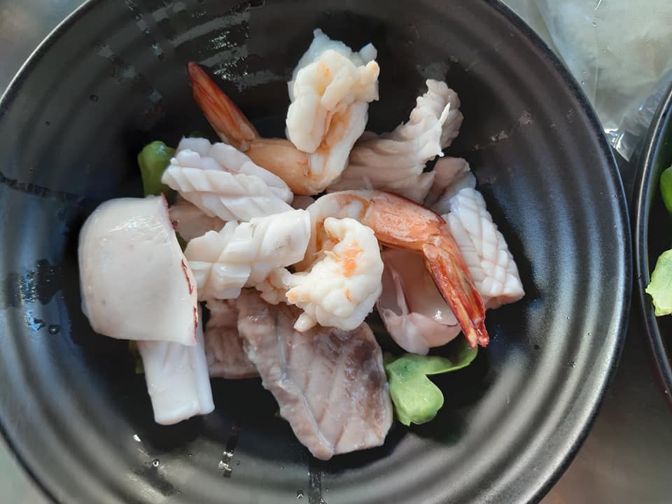 ก๋วยเตี๋ยวลูกชิ้นปลาเจ๊ปุ๊ย ห้าแยกพลับพลาชัย, ข้าวต้มแห้งคุณนิด สาขา เยาวราช X ก๋วยเตี๋ยวลูกชิ้นปลาเจ๊ส้ม, ลักตี๋ "六弟" บะหมี่เกี๊ยวทะเล เยาวราช, ห้องอาหารพูนเลิศ(เหลาะงาทิ้น)ข้าวหน้าไก่ห้าแยก, ข้าวต้มปลาตรอกถั่วงอก, ไก่บ้านพริกไทยดำ ห้าแยกพลับพลาไชย, ร้านอาหารครัวดอกไม้ขาว, ร้านไชยพราหมณ์ Made with Heart, ราดหน้า ท่ง ฮั่ว เฮง "เฮียตั๋ง", ข้าวต้มปลา by อุษณีย์, ตุ้ยนุ้ยอีทเทอรี่