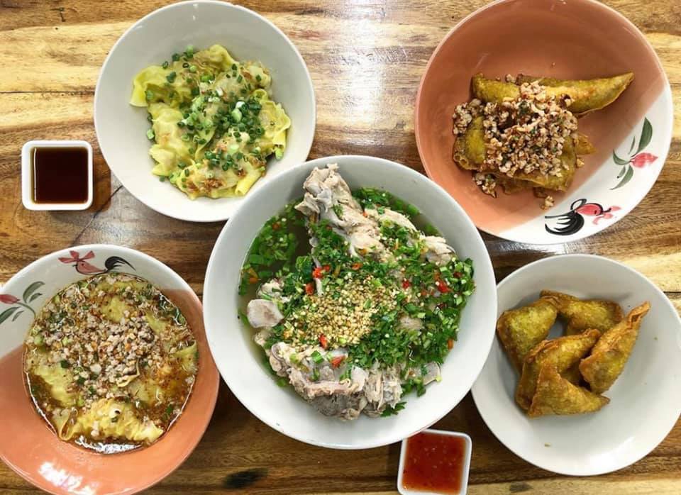 ก๋วยเตี๋ยวเกี๊ยว นายกุลรสนัว, เฮียไช้ ก๋วยเตี๋ยวต้มยำหมูบะช่อ, นัวโภชนา, Maekunkha, ก๋วยเตี๋ยวหมูป้าน้อยดินแดง แฟลต ช.3, ลุงเอสเตี๋ยวหมูต้มยำ, ก๋วยเตี๋ยวต้มยำหมูบะช่อ มาม่าหม้อไฟ เฮียจู๋-ลาดพร้าว71, ก๋วยเตี๋ยวตรอกโรงหมู, ก๋วยเตี๋ยวเอี่ยมน้อย, เจริญเส้น 查龙森, ทีเด็ด ก๋วยเตี๋ยวต้มยำหมูเด้งโบราณ, เป็นหนึ่ง ก๋วยเตี๋ยวต้มยำ เย็นตาโฟ, เล็กใหญ่ ก๋วยเตี๋ยวต้มยำโบราณ, แม่แสตมป์ก๋วยเตี๋ยวต้มยำหมูสับโบราณ, เปลว ก๋วยเตี๋ยวต้มยำ, ก๋วยเตี๋ยวต้มยำกากหมูสูตรโบราณ คลองเตย, ก๋วยเตี๋ยวต้มยำโบราณพ่อสนิท, เตี๋ยวตือ, 2พี่น้อง ก๋วยเตี๋ยวต้มยำ, พะเยาว์ก๋วยเตี๋ยวโบราณ, บ้านบุญรักษาก๋วยเตี๋ยวต้มยำโบราณ, ก๋วยเตี๋ยวต้มยำพันรี, ลุงเอ๋ก๋วยเตี๋ยวต้มยำโบราณ by plerm cup, เจ้าเจ็ด รวมโชค, ปรารีย์ ก๋วยเตี๋ยวต้มยำชามหมูเด้ง, ครัวเส้นแกงร้อน ก๋วยเตี๋ยวต้มยำ&อาหารตามสั่ง, ก๋วยเตี๋ยวหมูต้มยำมะนาวเจ็กพวง, เฮียบิ๊กห้าหม้อ