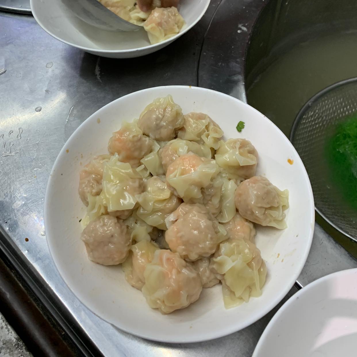 โย่งราดหน้าหมูอึ๋ม, ร้านก๋วยเตี๋ยวเจ้โหงว - ซอยเจริญสุข คลองเตย, ร้านอาหารชวนโภชนา ข้าวต้มโต้รุ่ง, ร้านอาหารหลงจู เกี๊ยวเมืองจีน, Vietnamese and More