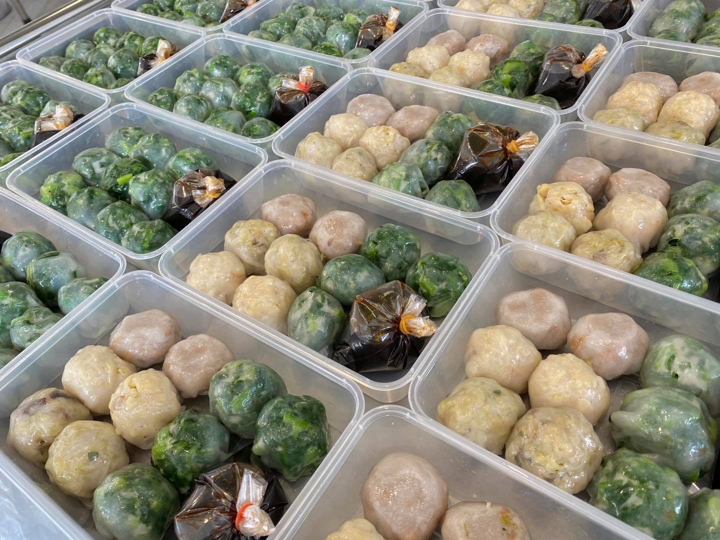 ร้านอาตี๋กุยช่าย, ร้าน ขนมกุยช่าย นายฮี้, กุยช่ายมิสหมวย, กุยช่ายสะพานหัน, ปากร้ายกุ้ยช่ายทอดตอกไข่, ขนมกุยช่ายนายพี, กุยช่ายคุณย่าวิไล, กระเพาะปลาเจ๊เอ็ง, กุยช่ายอาแปะเจ้าเก่า, อาเฟงลี่, ขนมกุ๋ยช่ายเจ๊ต้อย, กุ้ยช่ายคุณแม่, กุยช่ายเจ๊มล, กุยช่ายคุณแอ๋ววังหลัง, ท้องย้อยกุยช่าย, กุยช่ายเจ๊หมวย, เพลินเพลิน กุยช่ายทอดกรอบ