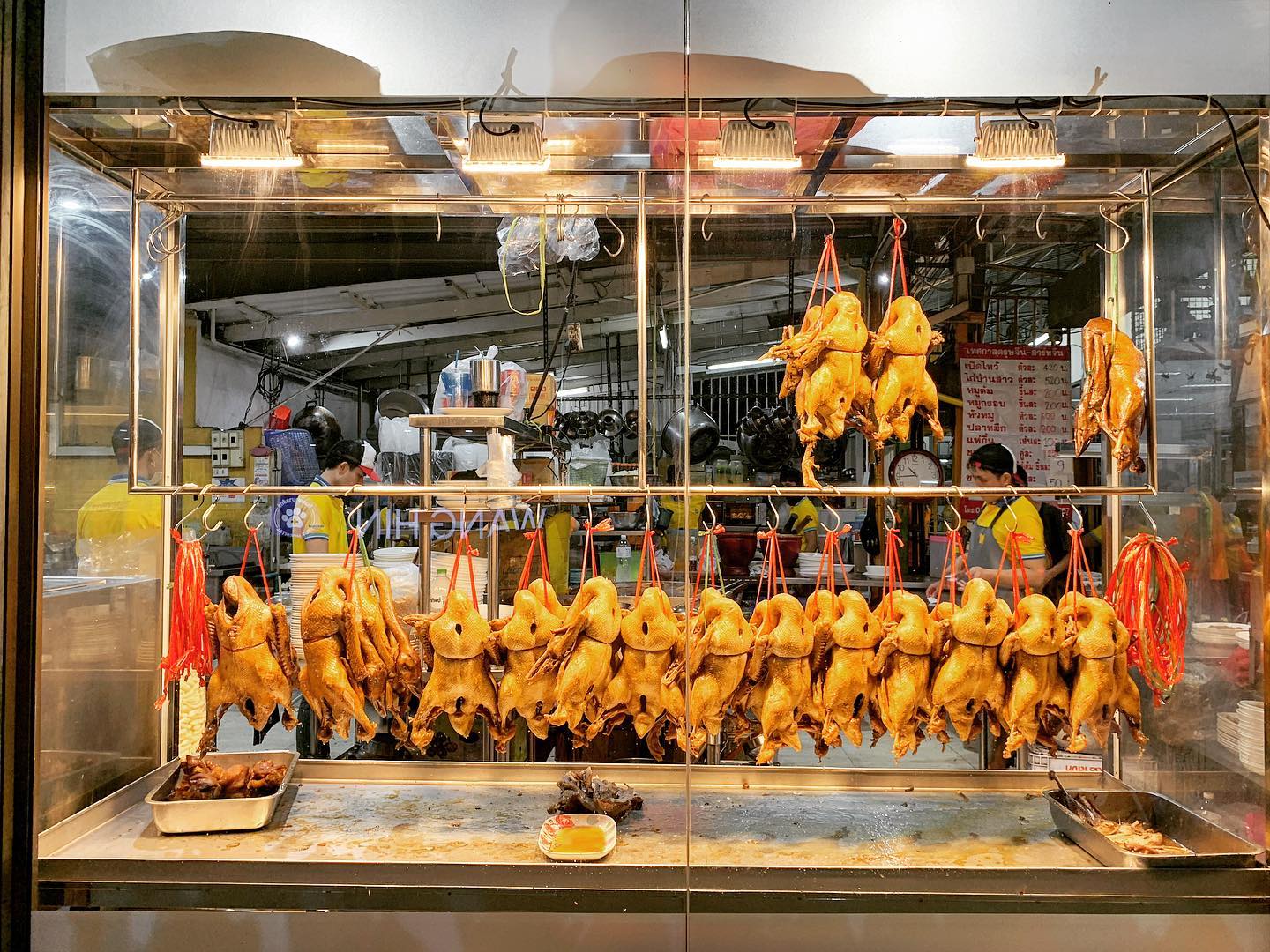 Cypher Gelato, สุกี้จินดา, สาขาลาดพร้าววังหิน, เถ่าชิ่ว น้ำเต้าหู้มือหนึ่ง, เตาถ่าน หมูกระทะ, Unfinished Coffee Roaster, เซี้ยม ก๋วยเตี๋ยวสุโขทัย วังหิน, เครปป้าเฉื่อย, สาขา Plaza Lagoon, เฝอ'54, สาขาลาดพร้าววังหิน 60, ซ้งเป็ดพะโล้, ผัดไทยวังหิน Showปัง, ราดหน้าฟาไฉ, โกวนัน, โกวใหญ่ ก๋วยเตี๋ยวหมูต้มยำ, รัตนา ราชาบะหมี่เกี๊ยวข้าวหมูแดง, ทวีชัยเป็ดพะโล้, กล้วยทอดล้านช้าง, Wood Café, หมูมาไก่ไป, เลิศทิพย์วังหิน, ก๋วยเตี๋ยวต้มยำไข่ลาวา, Buta Shabu, โก โรตีชาชัก ลาดพร้าววังหิน