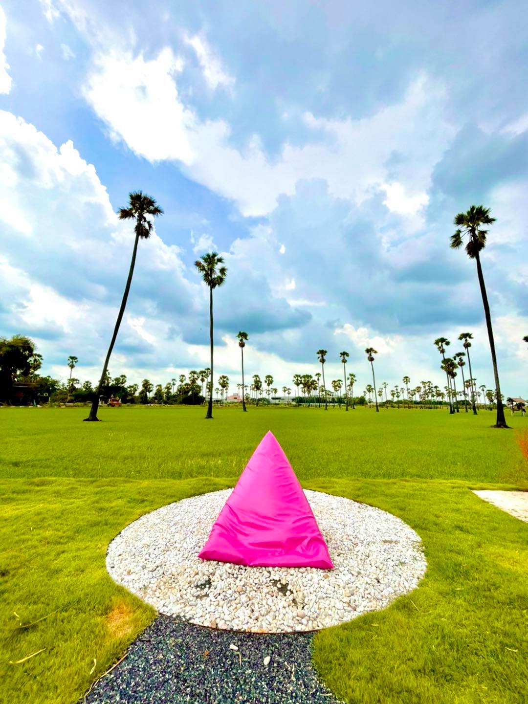 Smitten Cafe and Decor, Thong Ampai Café, THREE Cafe, Continue.cafe, Sunday in 345 cafe, Aprilhouse, The Aileen Cafe', Oliva Cafe, The Kottage Cafe, Plant Cafe, ปิ่นโตนามีตาล, Baan Kanom De'Pathum, Pumpkin Art Town, Mushroom Hut Cafe, KAD Cafe - กาด คาเฟ่, ADAM cafe