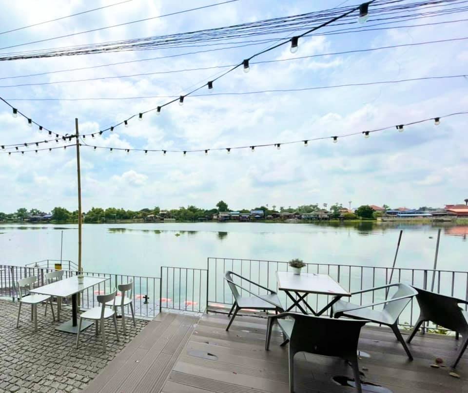 Smitten Cafe and Decor, Thong Ampai Café, THREE Cafe, Continue.cafe, Sunday in 345 cafe, Aprilhouse, The Aileen Cafe', Oliva Cafe, The Kottage Cafe, Plant Cafe, ปิ่นโตนามีตาล, Baan Kanom De'Pathum, Pumpkin Art Town, Mushroom Hut Cafe, KAD Cafe - กาด คาเฟ่, ADAM cafe