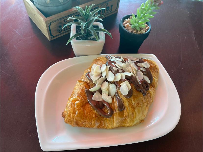 Smitten Cafe and Decor, Thong Ampai Café, THREE Cafe, Continue.cafe, Sunday in 345 cafe, Aprilhouse, The Aileen Cafe', Oliva Cafe, The Kottage Cafe, Plant Cafe, ปิ่นโตนามีตาล, Baan Kanom De'Pathum, Pumpkin Art Town, Mushroom Hut Cafe, KAD Cafe - กาด คาเฟ่, ADAM cafe