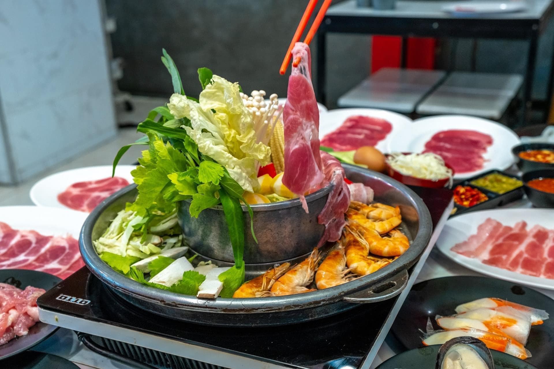 Baan suki, Y.O.U หมูกระทะ, JJANG restaurant and BBQ, ฮ่องเต้ สุกี้-ปิ้งย่าง บุฟเฟ่ต์, สุกี้ตี๋น้อย, สาขาเลียบด่วนเอกมัยรามอินทรา, BestBeef, ปิ้ง-ย่างเทวดา, Happy Suki, 18 มงกุฎ สุกี้-ชาบู, สุกี้ดารา, อร่อยติ่มซำ สุกี้สไตล์ฮ่องกง