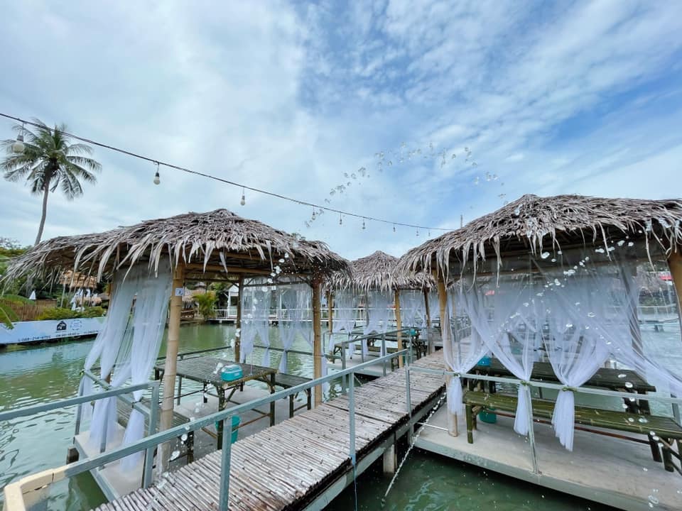 Autumn haus, YOJU Cafe, Lemon Me Farm, STARTCafé, Lot no.8 cafe, 23 cafe and bistro, STAY WITH TREE cafe, April Flavors cafe, Destiny cafe', บ้านปายนา, DUBUA CAFE, House of Chandra - เสน่ห์จันทน์ , 11 Elephant Dessert Cafe, Hangar Cafe', Merce Cafe & Restaurant, Ton Khao Terrace, O2 Kaffee & Bistro, Pomelo Cafe, Little tree, Chinu Coffee