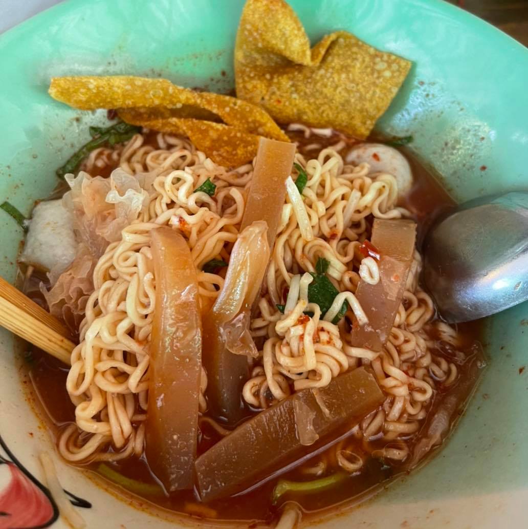 ก๋วยเตี๋ยวเรือในคลอง อยุธยา, กรุงเก่า"เตี๋ยวเรือ", ก๋วยเตี๋ยวเรือลวกปากริมคลอง & หมูกะทะ อยุธยา, ก๋วยเตี๋ยวเรืออยุธยา-โอชินสูตรโบราณ, ร้านก๋วยเตี๋ยวเรือโอ่งบนแพริมแม่น้ำน้อย, ก๋วยเตี๋ยวเรือกิมหลวน อยุธยา, ก๋วยเตี๋ยวเรือ ตาลเดี่ยว'เตี๋ยวเรือ, ก๋วยเตี๊ยวลุงแจ๊ะ (บัวหวาน), ร้านก๋วยเตี๋ยวตาไห (คลองท่อ), ก๋วยเตี๋ยวเรือแม่วันดี อยุธยา, ก๋วยเตี๋ยวเรือแม่ต่วม อยุธยา, ก๋วยเตี๋ยวเรือ เสือร้องไห้, ก๋วยเตี๋ยวเรือ "รสโจ๊ะ" ป้าไวท์, ก๋วยเตี๋ยวเรืออยุธยา ป้าษา2, ก๋วยเตี๋ยววัดใหญ่, ก๋วยเตี๋ยวเรือห้อยขา อยุธยา, ก๋วยเตี๋ยวเรือนายอ๊อฟ สูตร”ยายจง”รสดั้งเดิม, ไทยเทวา ก๋วยเตี๋ยวเรืออยุธยา, ต้อยตลาดแตก สาขาใหญ่ ก๋วยเตี๋ยวเรืออยุธยา