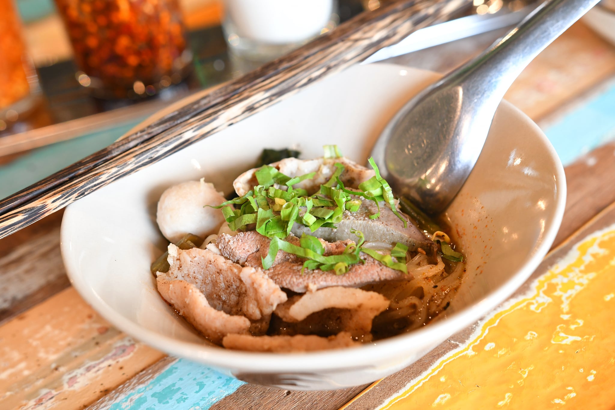 ก๋วยเตี๋ยวเรือในคลอง อยุธยา, กรุงเก่า"เตี๋ยวเรือ", ก๋วยเตี๋ยวเรือลวกปากริมคลอง & หมูกะทะ อยุธยา, ก๋วยเตี๋ยวเรืออยุธยา-โอชินสูตรโบราณ, ร้านก๋วยเตี๋ยวเรือโอ่งบนแพริมแม่น้ำน้อย, ก๋วยเตี๋ยวเรือกิมหลวน อยุธยา, ก๋วยเตี๋ยวเรือ ตาลเดี่ยว'เตี๋ยวเรือ, ก๋วยเตี๊ยวลุงแจ๊ะ (บัวหวาน), ร้านก๋วยเตี๋ยวตาไห (คลองท่อ), ก๋วยเตี๋ยวเรือแม่วันดี อยุธยา, ก๋วยเตี๋ยวเรือแม่ต่วม อยุธยา, ก๋วยเตี๋ยวเรือ เสือร้องไห้, ก๋วยเตี๋ยวเรือ "รสโจ๊ะ" ป้าไวท์, ก๋วยเตี๋ยวเรืออยุธยา ป้าษา2, ก๋วยเตี๋ยววัดใหญ่, ก๋วยเตี๋ยวเรือห้อยขา อยุธยา, ก๋วยเตี๋ยวเรือนายอ๊อฟ สูตร”ยายจง”รสดั้งเดิม, ไทยเทวา ก๋วยเตี๋ยวเรืออยุธยา, ต้อยตลาดแตก สาขาใหญ่ ก๋วยเตี๋ยวเรืออยุธยา