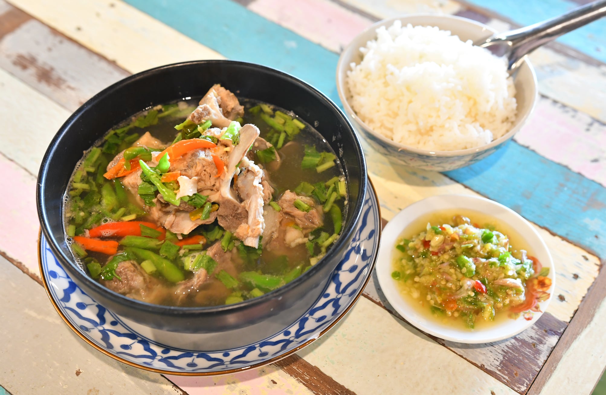 ก๋วยเตี๋ยวเรือในคลอง อยุธยา, กรุงเก่า"เตี๋ยวเรือ", ก๋วยเตี๋ยวเรือลวกปากริมคลอง & หมูกะทะ อยุธยา, ก๋วยเตี๋ยวเรืออยุธยา-โอชินสูตรโบราณ, ร้านก๋วยเตี๋ยวเรือโอ่งบนแพริมแม่น้ำน้อย, ก๋วยเตี๋ยวเรือกิมหลวน อยุธยา, ก๋วยเตี๋ยวเรือ ตาลเดี่ยว'เตี๋ยวเรือ, ก๋วยเตี๊ยวลุงแจ๊ะ (บัวหวาน), ร้านก๋วยเตี๋ยวตาไห (คลองท่อ), ก๋วยเตี๋ยวเรือแม่วันดี อยุธยา, ก๋วยเตี๋ยวเรือแม่ต่วม อยุธยา, ก๋วยเตี๋ยวเรือ เสือร้องไห้, ก๋วยเตี๋ยวเรือ "รสโจ๊ะ" ป้าไวท์, ก๋วยเตี๋ยวเรืออยุธยา ป้าษา2, ก๋วยเตี๋ยววัดใหญ่, ก๋วยเตี๋ยวเรือห้อยขา อยุธยา, ก๋วยเตี๋ยวเรือนายอ๊อฟ สูตร”ยายจง”รสดั้งเดิม, ไทยเทวา ก๋วยเตี๋ยวเรืออยุธยา, ต้อยตลาดแตก สาขาใหญ่ ก๋วยเตี๋ยวเรืออยุธยา