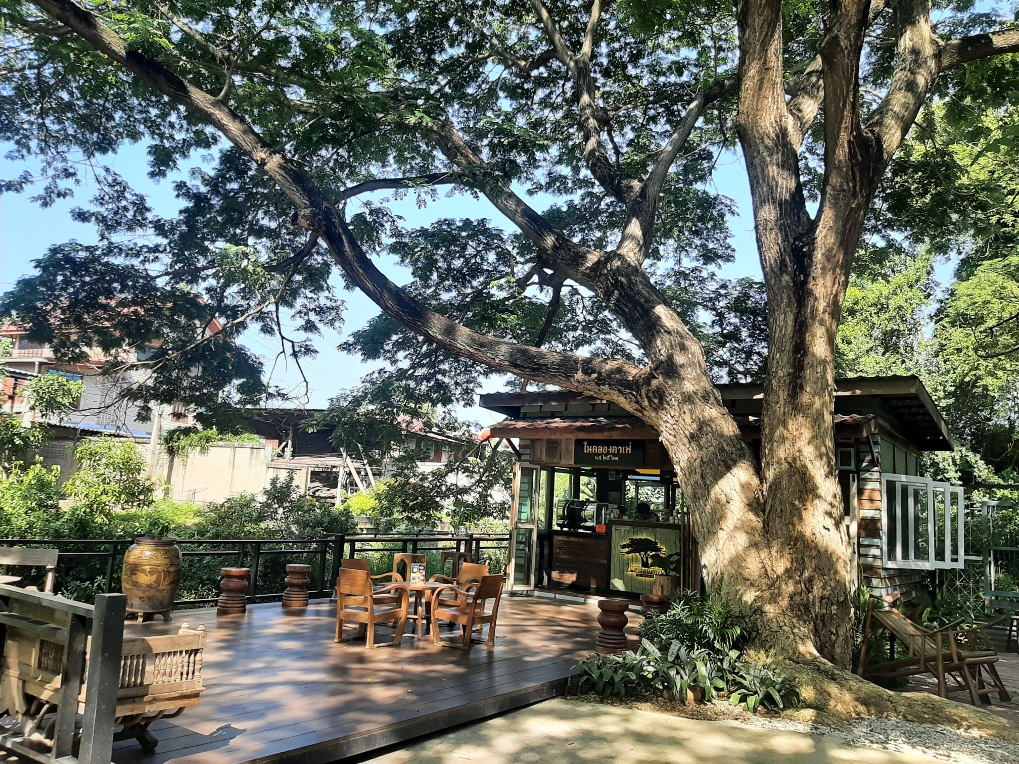 ก๋วยเตี๋ยวเรือในคลอง อยุธยา, กรุงเก่า"เตี๋ยวเรือ", ร้านก๋วยเตี๋ยวเรือโอ่งบนแพริมแม่น้ำน้อย, ก๋วยเตี๋ยวเรือกิมหลวน อยุธยา, ก๋วยเตี๋ยวเรือ ตาลเดี่ยว'เตี๋ยวเรือ, ก๋วยเตี๊ยวลุงแจ๊ะ (บัวหวาน), ร้านก๋วยเตี๋ยวตาไห (คลองท่อ), ก๋วยเตี๋ยวเรือแม่วันดี อยุธยา