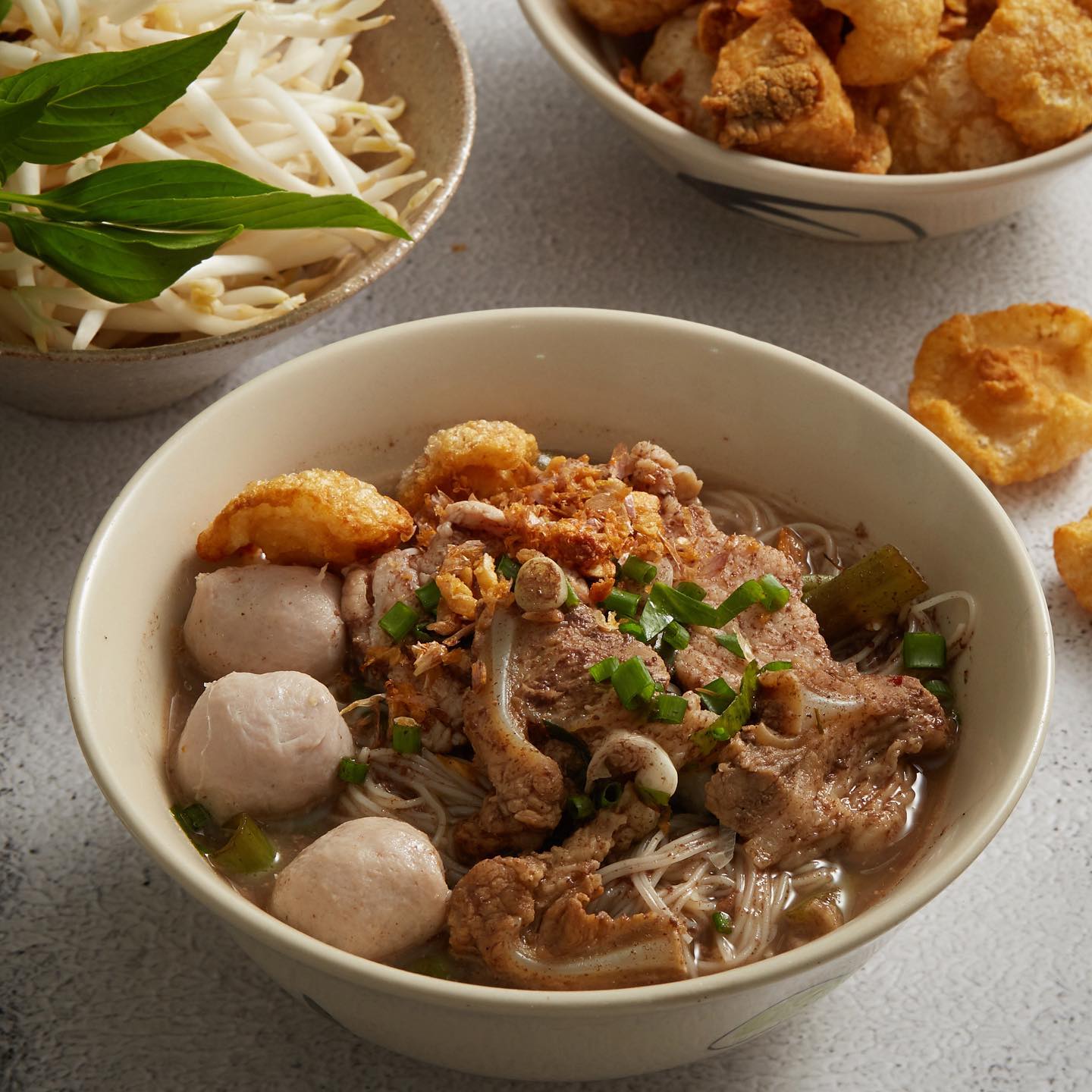 ก๋วยเตี๋ยวเรือในคลอง อยุธยา, กรุงเก่า"เตี๋ยวเรือ", ก๋วยเตี๋ยวเรือลวกปากริมคลอง & หมูกะทะ อยุธยา, ก๋วยเตี๋ยวเรืออยุธยา-โอชินสูตรโบราณ, ร้านก๋วยเตี๋ยวเรือโอ่งบนแพริมแม่น้ำน้อย, ก๋วยเตี๋ยวเรือกิมหลวน อยุธยา, ก๋วยเตี๋ยวเรือ ตาลเดี่ยว'เตี๋ยวเรือ, ก๋วยเตี๊ยวลุงแจ๊ะ (บัวหวาน), ร้านก๋วยเตี๋ยวตาไห (คลองท่อ), ก๋วยเตี๋ยวเรือแม่วันดี อยุธยา, ก๋วยเตี๋ยวเรือแม่ต่วม อยุธยา, ก๋วยเตี๋ยวเรือ เสือร้องไห้, ก๋วยเตี๋ยวเรือ "รสโจ๊ะ" ป้าไวท์, ก๋วยเตี๋ยวเรืออยุธยา ป้าษา2, ก๋วยเตี๋ยววัดใหญ่, ก๋วยเตี๋ยวเรือห้อยขา อยุธยา, ก๋วยเตี๋ยวเรือนายอ๊อฟ สูตร”ยายจง”รสดั้งเดิม, ไทยเทวา ก๋วยเตี๋ยวเรืออยุธยา, ต้อยตลาดแตก สาขาใหญ่ ก๋วยเตี๋ยวเรืออยุธยา