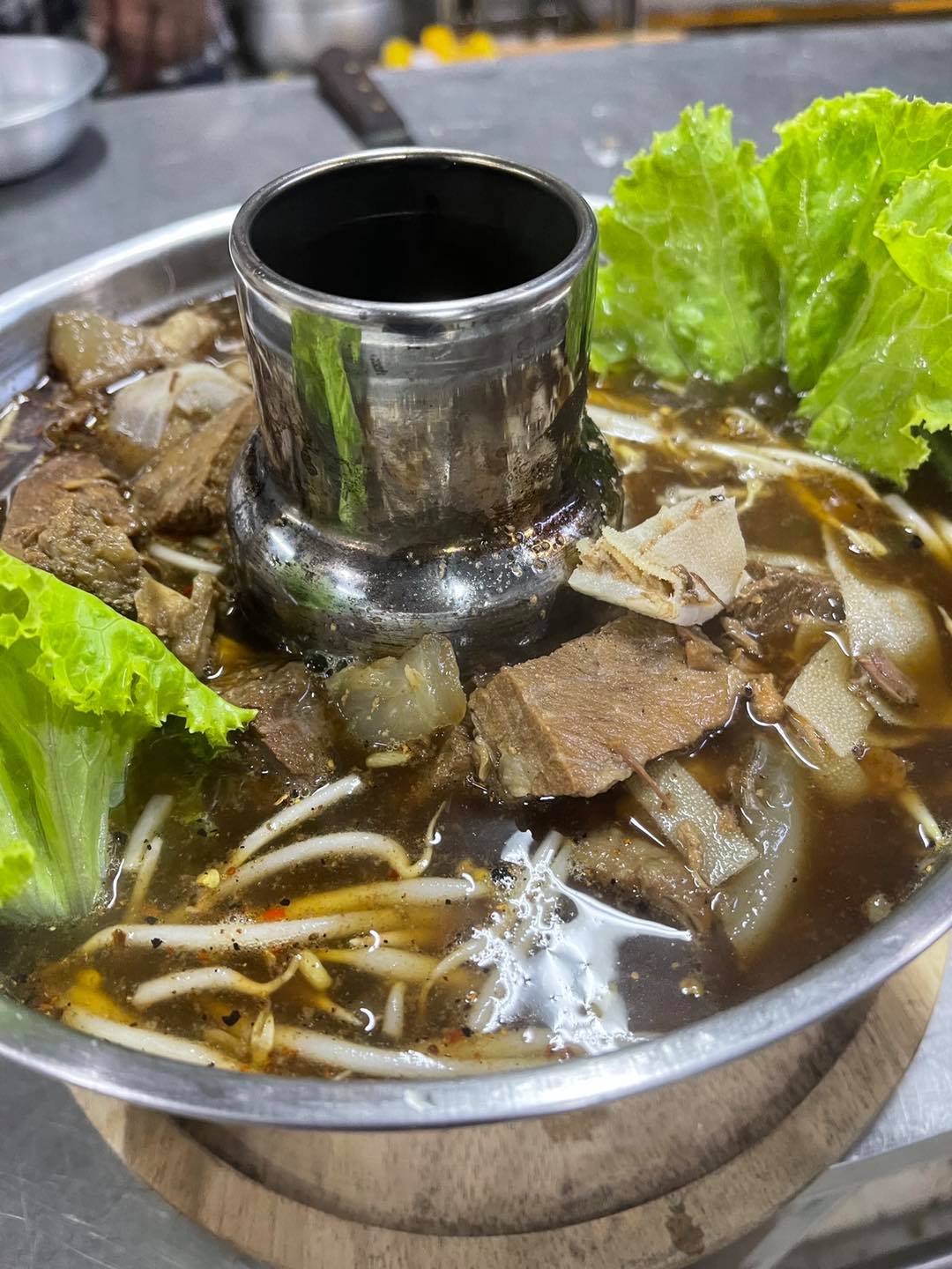 ก๋วยเตี๋ยวเรือในคลอง อยุธยา, กรุงเก่า"เตี๋ยวเรือ", ก๋วยเตี๋ยวเรือลวกปากริมคลอง & หมูกะทะ อยุธยา, ก๋วยเตี๋ยวเรืออยุธยา-โอชินสูตรโบราณ, ร้านก๋วยเตี๋ยวเรือโอ่งบนแพริมแม่น้ำน้อย, ก๋วยเตี๋ยวเรือกิมหลวน อยุธยา, ก๋วยเตี๋ยวเรือ ตาลเดี่ยว'เตี๋ยวเรือ, ก๋วยเตี๊ยวลุงแจ๊ะ (บัวหวาน), ร้านก๋วยเตี๋ยวตาไห (คลองท่อ), ก๋วยเตี๋ยวเรือแม่วันดี อยุธยา, ก๋วยเตี๋ยวเรือแม่ต่วม อยุธยา, ก๋วยเตี๋ยวเรือ เสือร้องไห้, ก๋วยเตี๋ยวเรือ "รสโจ๊ะ" ป้าไวท์, ก๋วยเตี๋ยวเรืออยุธยา ป้าษา2, ก๋วยเตี๋ยววัดใหญ่, ก๋วยเตี๋ยวเรือห้อยขา อยุธยา, ก๋วยเตี๋ยวเรือนายอ๊อฟ สูตร”ยายจง”รสดั้งเดิม, ไทยเทวา ก๋วยเตี๋ยวเรืออยุธยา, ต้อยตลาดแตก สาขาใหญ่ ก๋วยเตี๋ยวเรืออยุธยา