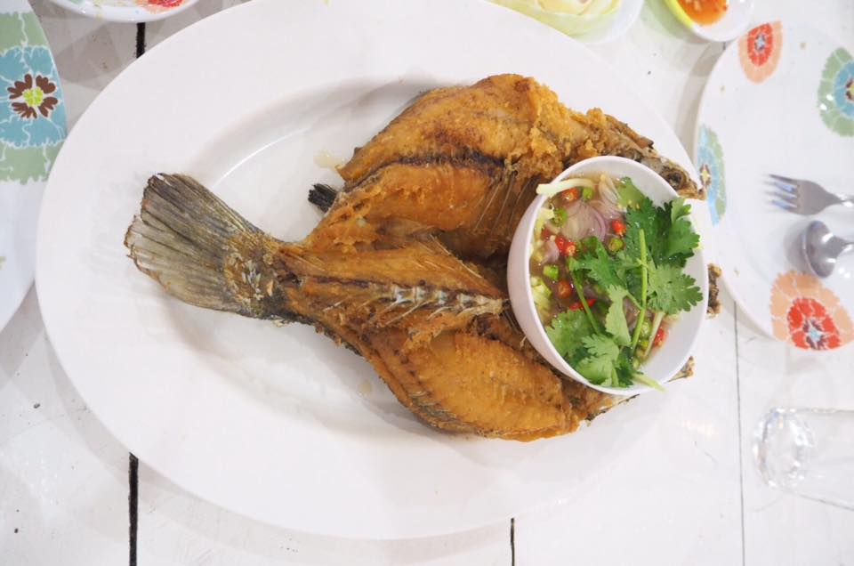 ครัวลุงมันซีฟู้ด, ตั้งฉ่ายซีฟู้ด, บ้านไร่น้ำอิง, พรทะเลซีฟู้ด, ศิริกัญญาซีฟู๊ด, ผึ้งทะเลเผา เบอร์ 9, ครัวป้ายืนซีฟู้ด, นู๋ยาซีฟู้ดชะอำ, ครัวเม็ดทราย, บ้านครัวทะเล, ครัวห้วยทราย, Platoo Restaurant, ครัวป้าเฉลียว, ร้านครัวพี่เปี๊ยก บางควาย