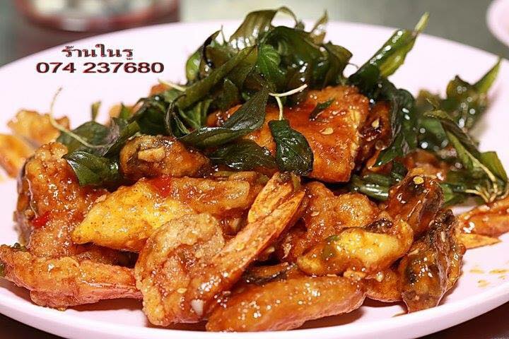 สวนชื่นสุข, Ar Restaurant Hatyai 嗳, ศิริ ต้มเลือดหมูหาดใหญ่, ไก่กรอบพี่เน่, ในรู, กุ๊กชัยติ่มซำ-ก๋วยเตี๋ยวราดหน้าปลากะพง, ร้านใต้ขอย ซอยตัน, กันเอง, หนานหยวน บะหมี่เกี๊ยวกุ้ง, สาขาปุณณกัณฑ์, ป่ายาง, บ้านก้ามปู, โชคดีแต่เตี้ยม บะกุ๊ดเต๋, ไก่ทอดหาดใหญ่มีนา, ร้านราดหน้าโกฉ่อน, ขนมจีนป้าชื่น, Space Bar, ขนมไข่เตาถ่านน้องนิล&amp;คาเฟ่, ข้าวต้มรถแดง