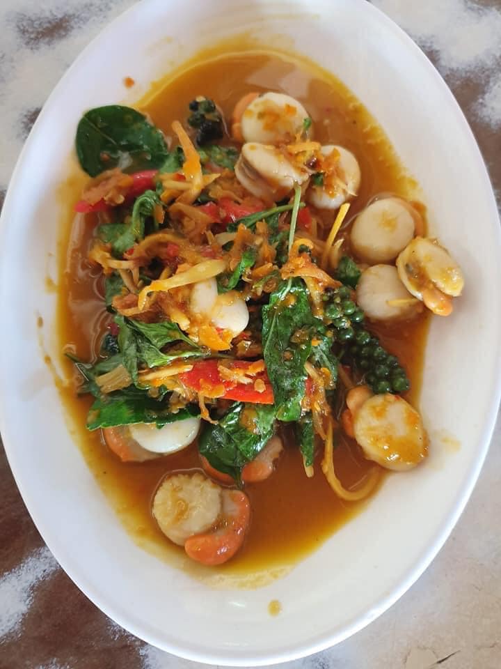 จ๊ะโอ๋ซีฟู๊ด, รุ่งฟ้า ซีฟู้ด, วิวทิวไม้ ซีฟู้ด, ครัวลุงแถม, ครัวแพขวัญใจซีฟู้ด บางขุนเทียน, ครัวน้าเนียมซีฟู้ด, ครัวนพเก้าซีฟู้ด, ครัวทับทิม ซีฟู้ด, ครัวพ่อกำนันซีฟู๊ด บางขุนเทียน-ชายทะเล, บ้านปองพลซีฟู้ด, ครัววลัยพร, ธารทะเลซีฟู้ด บางขุนเทียน-ชายทะเล, ฟาร์มสมใจซีฟู้ดส์ บางขุนเทียนชายทะเล, ครัวคุณอรซีฟู๊ดบางขุนเทียน