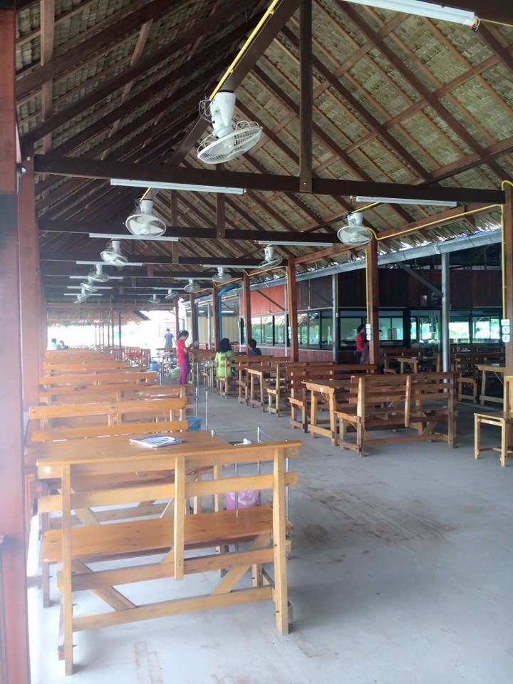 จ๊ะโอ๋ซีฟู๊ด, รุ่งฟ้า ซีฟู้ด, วิวทิวไม้ ซีฟู้ด, ครัวลุงแถม, ครัวแพขวัญใจซีฟู้ด บางขุนเทียน, ครัวน้าเนียมซีฟู้ด, ครัวนพเก้าซีฟู้ด, ครัวทับทิม ซีฟู้ด, ครัวพ่อกำนันซีฟู๊ด บางขุนเทียน-ชายทะเล, บ้านปองพลซีฟู้ด, ครัววลัยพร, ธารทะเลซีฟู้ด บางขุนเทียน-ชายทะเล, ฟาร์มสมใจซีฟู้ดส์ บางขุนเทียนชายทะเล, ครัวคุณอรซีฟู๊ดบางขุนเทียน