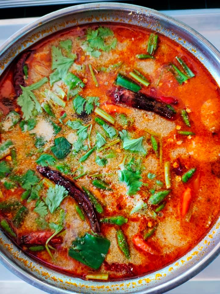 จ๊ะโอ๋ซีฟู๊ด, รุ่งฟ้า ซีฟู้ด, วิวทิวไม้ ซีฟู้ด, ครัวลุงแถม, ครัวแพขวัญใจซีฟู้ด บางขุนเทียน, ครัวน้าเนียมซีฟู้ด, ครัวนพเก้าซีฟู้ด, ครัวทับทิม ซีฟู้ด, ครัวพ่อกำนันซีฟู๊ด บางขุนเทียน-ชายทะเล, บ้านปองพลซีฟู้ด, ครัววลัยพร, ธารทะเลซีฟู้ด บางขุนเทียน-ชายทะเล, ฟาร์มสมใจซีฟู้ดส์ บางขุนเทียนชายทะเล, ครัวคุณอรซีฟู๊ดบางขุนเทียน