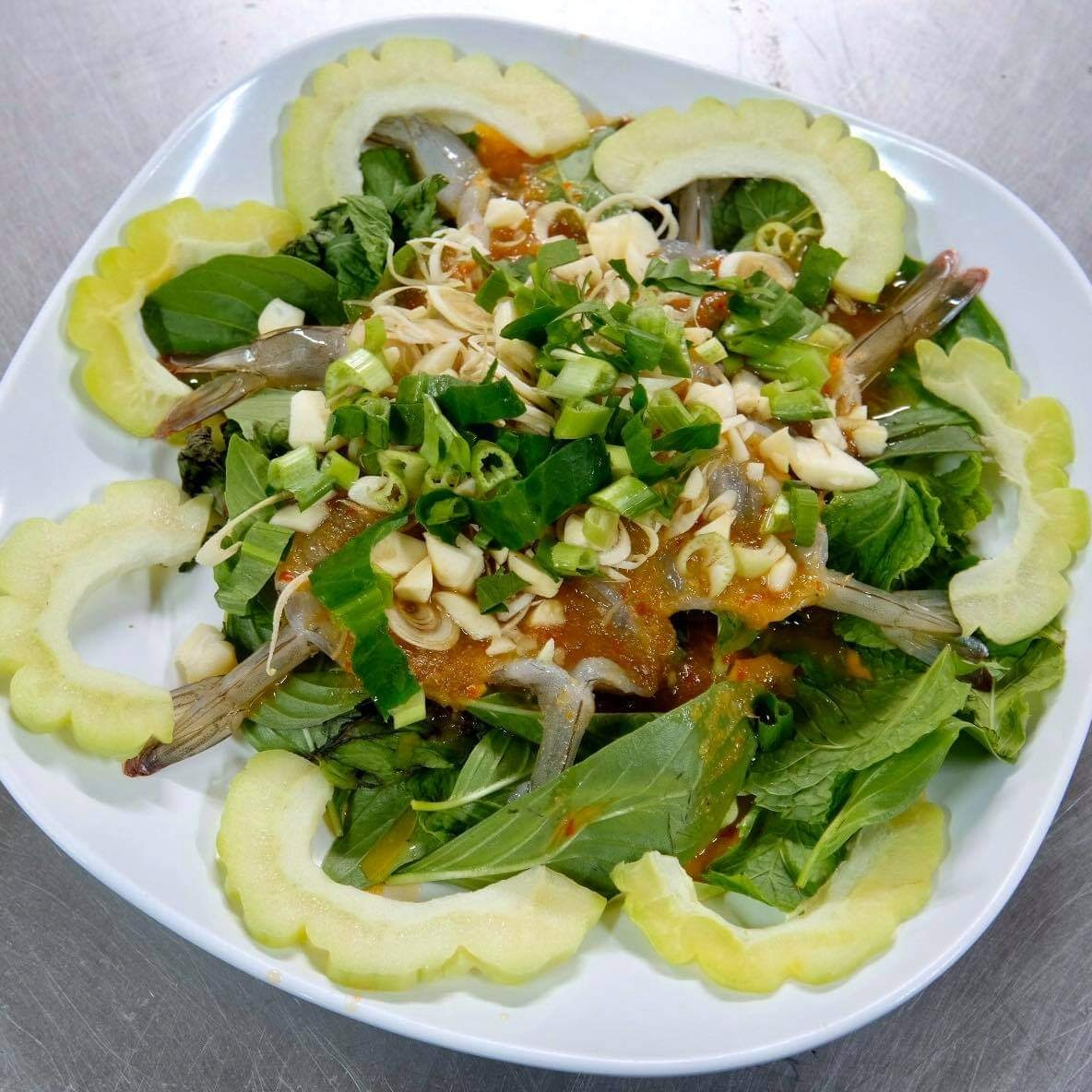 จ๊ะโอ๋ซีฟู๊ด, รุ่งฟ้า ซีฟู้ด, วิวทิวไม้ ซีฟู้ด, ครัวลุงแถม, ครัวแพขวัญใจซีฟู้ด บางขุนเทียน, ครัวน้าเนียมซีฟู้ด, ครัวนพเก้าซีฟู้ด, ครัวทับทิม ซีฟู้ด, ครัวพ่อกำนันซีฟู๊ด บางขุนเทียน-ชายทะเล, บ้านปองพลซีฟู้ด, ครัววลัยพร, ธารทะเลซีฟู้ด บางขุนเทียน-ชายทะเล, ฟาร์มสมใจซีฟู้ดส์ บางขุนเทียนชายทะเล, ครัวคุณอรซีฟู๊ดบางขุนเทียน