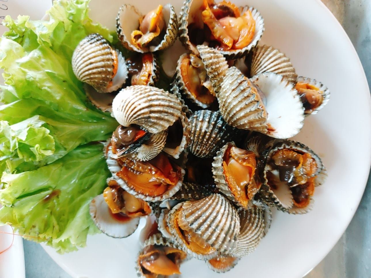 จ๊ะโอ๋ซีฟู๊ด, รุ่งฟ้า ซีฟู้ด, วิวทิวไม้ ซีฟู้ด, ครัวลุงแถม, ครัวแพขวัญใจซีฟู้ด บางขุนเทียน, ครัวน้าเนียมซีฟู้ด, ครัวนพเก้าซีฟู้ด, ครัวทับทิม ซีฟู้ด, ครัวพ่อกำนันซีฟู๊ด บางขุนเทียน-ชายทะเล, บ้านปองพลซีฟู้ด, ครัววลัยพร, ธารทะเลซีฟู้ด บางขุนเทียน-ชายทะเล, ฟาร์มสมใจซีฟู้ดส์ บางขุนเทียนชายทะเล, ครัวคุณอรซีฟู๊ดบางขุนเทียน