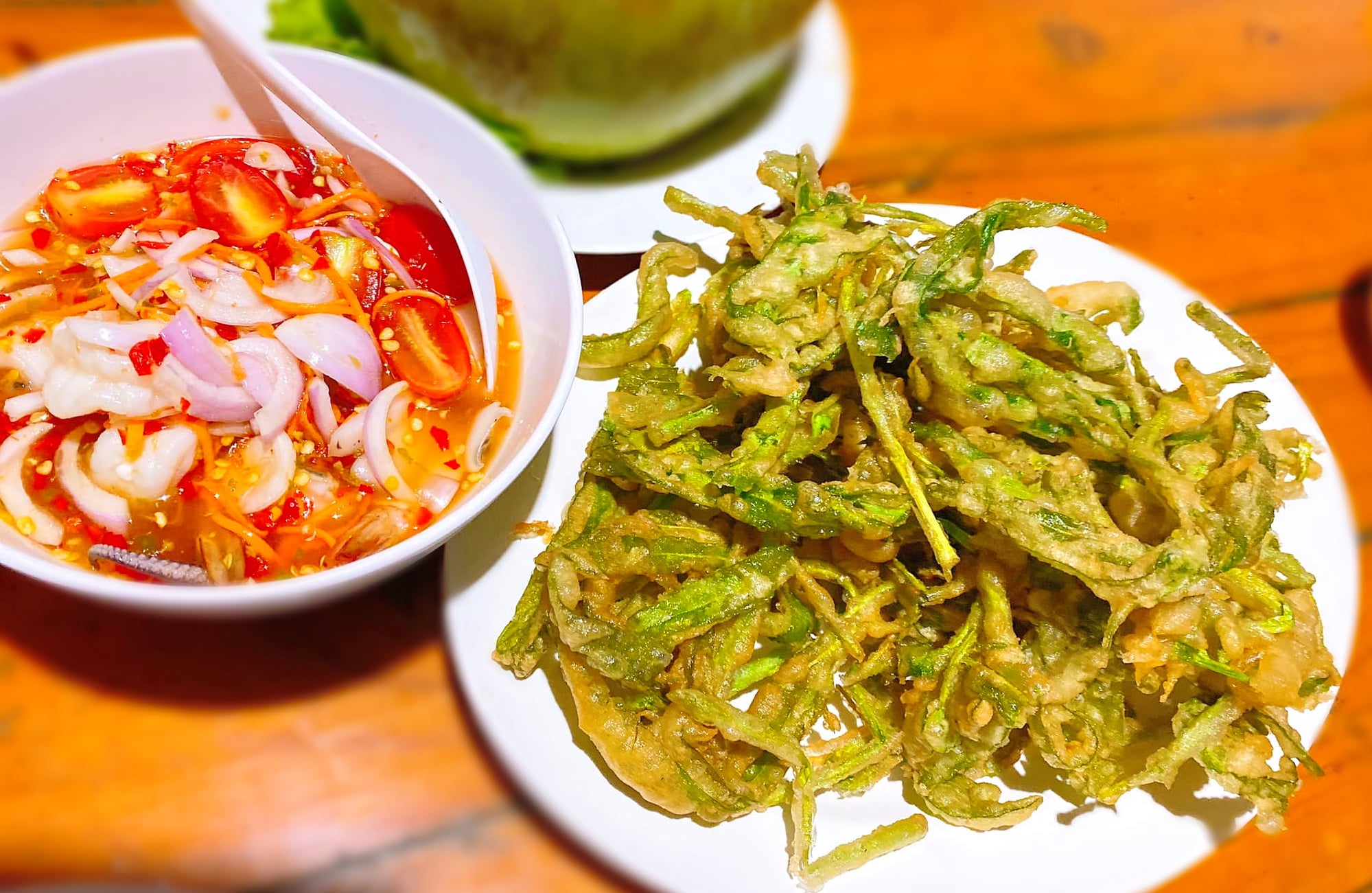 จ๊ะโอ๋ซีฟู๊ด, รุ่งฟ้า ซีฟู้ด, วิวทิวไม้ ซีฟู้ด, ครัวลุงแถม, ครัวแพขวัญใจซีฟู้ด บางขุนเทียน, ครัวน้าเนียมซีฟู้ด, ครัวนพเก้าซีฟู้ด, ครัวทับทิม ซีฟู้ด, ครัวพ่อกำนันซีฟู๊ด บางขุนเทียน-ชายทะเล, บ้านปองพลซีฟู้ด, ครัววลัยพร, ธารทะเลซีฟู้ด บางขุนเทียน-ชายทะเล, ฟาร์มสมใจซีฟู้ดส์ บางขุนเทียนชายทะเล, ครัวคุณอรซีฟู๊ดบางขุนเทียน