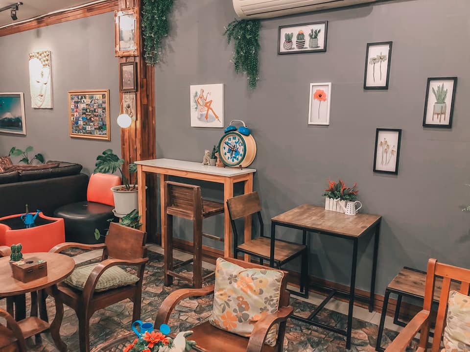 ชิมฮง คาเฟ่ - Chim Hong Cafe, Makesense, Kalamong, เดอ นา คาเฟ่, Benandson Cafe’, Chamcha Cafe, The Weekend Moka, เดี๋ยวเจอสวน&amp;คาเฟ่, Caffe' De Chalawan, Black Hat, Mouth Cafe, Apsara Café Phichit