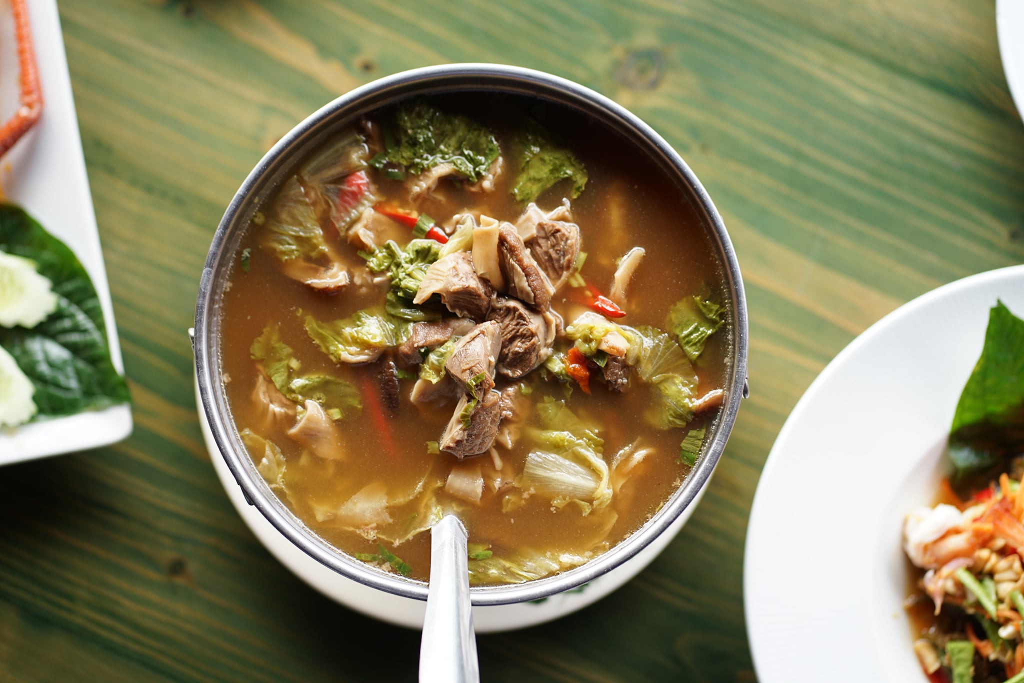 ร้านอ้นส้มตำปูม้า, ไผ่ขวาง, Zaab Station, เอมโอช by The Story, ครัวกางนา, คุ้มขวัญเจ้าเอย, ร้านบ้านเด, กุ่ยหมง, สวนอาหารเบญจรงค์ สุพรรณบุรี, ขัวะ, ลายน้ำ, มุมสบายครัวริมคลอง, ข้าวต้มโกเฑียร, นพรัตน์ ภัตตาคาร, กุ้งเป็น (เจ๊เน้ย), ขนาบน้ำสุพรรณบุรี and mellow, เรือนแพ (ครัวสุพรรณ) &amp; รีสอร์ท, ริมคลองเฮ้าส์, สุรชัยปลาเผา บึงไผ่แขก, Taiheiyo sushi suphanburi