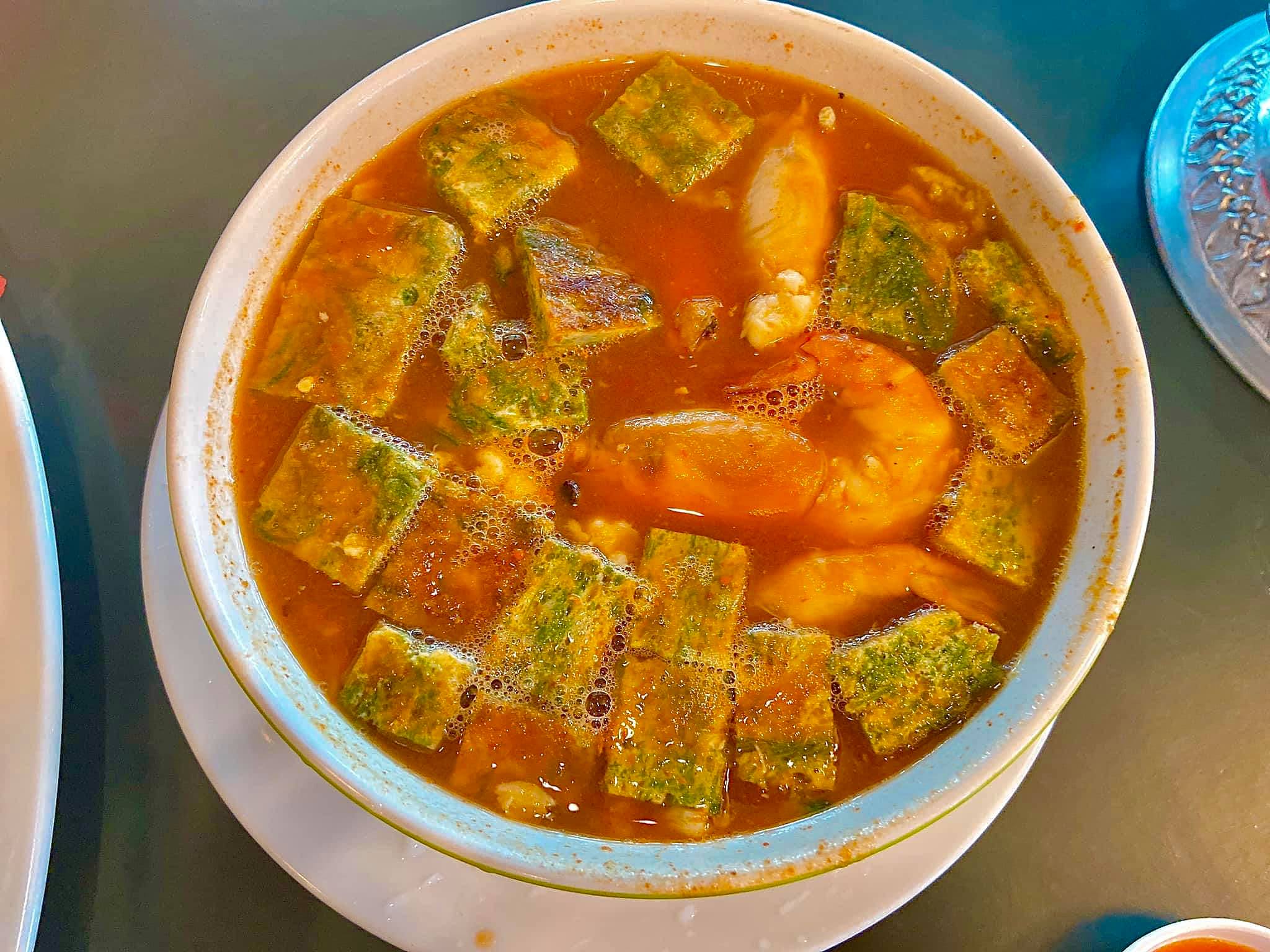 ร้านอ้นส้มตำปูม้า, ไผ่ขวาง, Zaab Station, เอมโอช by The Story, ครัวกางนา, คุ้มขวัญเจ้าเอย, ร้านบ้านเด, กุ่ยหมง, สวนอาหารเบญจรงค์ สุพรรณบุรี, ขัวะ, ลายน้ำ, มุมสบายครัวริมคลอง, ข้าวต้มโกเฑียร, นพรัตน์ ภัตตาคาร, กุ้งเป็น (เจ๊เน้ย), ขนาบน้ำสุพรรณบุรี and mellow, เรือนแพ (ครัวสุพรรณ) &amp; รีสอร์ท, ริมคลองเฮ้าส์, สุรชัยปลาเผา บึงไผ่แขก, Taiheiyo sushi suphanburi