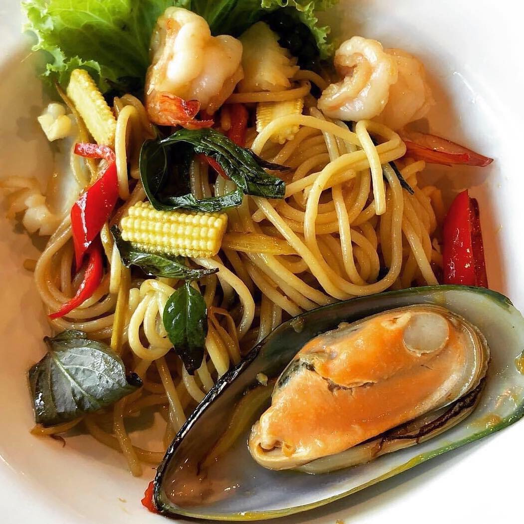 ร้านอ้นส้มตำปูม้า, ไผ่ขวาง, Zaab Station, เอมโอช by The Story, ครัวกางนา, คุ้มขวัญเจ้าเอย, ร้านบ้านเด, กุ่ยหมง, สวนอาหารเบญจรงค์ สุพรรณบุรี, ขัวะ, ลายน้ำ, มุมสบายครัวริมคลอง, ข้าวต้มโกเฑียร, นพรัตน์ ภัตตาคาร, กุ้งเป็น (เจ๊เน้ย), ขนาบน้ำสุพรรณบุรี and mellow, เรือนแพ (ครัวสุพรรณ) &amp; รีสอร์ท, ริมคลองเฮ้าส์, สุรชัยปลาเผา บึงไผ่แขก, Taiheiyo sushi suphanburi