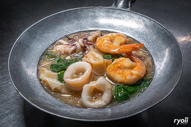 Anya Authentic Thai Cuisine, Kinu, สาขาเสาชิงช้า, ภูธรบาร์, ครัวอัปษร, สาขาถนนดินสอ, ขนมกุ๋ยช่ายเจ๊ต้อย, ตาชัยก๋วยเตี๋ยวสุโขทัย, โกปี๊เฮี้ยะไถ่กี่ ณ เสาชิงช้า, ไทยทำ เกาเหลาสมองหมู, จิต เตาถ่าน, ศิริพรโภชนา, มนต์ นมสด, เจ๊นี เผือกหิมะ, ลูกชิ้นหมูแพร่งนรา, นายอ้วนเย็นตาโฟเสาชิงช้า, สุขนิยม ขนมครกสิงคโปร์, ทิพย์สมัย ผัดไทยประตูผี, เช็งซิมอี๊ , สาขาเสาชิงช้า, Bite and Bond, ร้านติ่นฟง Tinn Feng, บรรพชน Bun Bar Chon, นมโจ เสาชิงช้า, ข้าวหมูแดงนายชุน