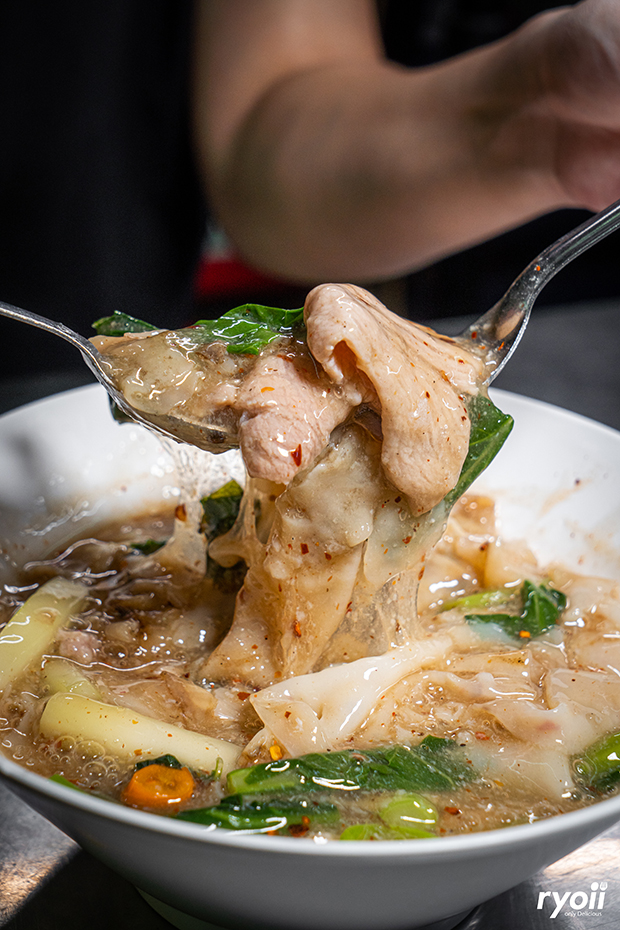 Anya Authentic Thai Cuisine, Kinu, สาขาเสาชิงช้า, ภูธรบาร์, ครัวอัปษร, สาขาถนนดินสอ, ขนมกุ๋ยช่ายเจ๊ต้อย, ตาชัยก๋วยเตี๋ยวสุโขทัย, โกปี๊เฮี้ยะไถ่กี่ ณ เสาชิงช้า, ไทยทำ เกาเหลาสมองหมู, จิต เตาถ่าน, ศิริพรโภชนา, มนต์ นมสด, เจ๊นี เผือกหิมะ, ลูกชิ้นหมูแพร่งนรา, นายอ้วนเย็นตาโฟเสาชิงช้า, สุขนิยม ขนมครกสิงคโปร์, ทิพย์สมัย ผัดไทยประตูผี, เช็งซิมอี๊ , สาขาเสาชิงช้า, Bite and Bond, ร้านติ่นฟง Tinn Feng, บรรพชน Bun Bar Chon, นมโจ เสาชิงช้า, ข้าวหมูแดงนายชุน