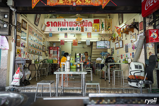 Anya Authentic Thai Cuisine, Kinu, สาขาเสาชิงช้า, ภูธรบาร์, ครัวอัปษร, สาขาถนนดินสอ, ขนมกุ๋ยช่ายเจ๊ต้อย, ตาชัยก๋วยเตี๋ยวสุโขทัย, โกปี๊เฮี้ยะไถ่กี่ ณ เสาชิงช้า, ไทยทำ เกาเหลาสมองหมู, จิต เตาถ่าน, ศิริพรโภชนา, มนต์ นมสด, เจ๊นี เผือกหิมะ, ลูกชิ้นหมูแพร่งนรา, นายอ้วนเย็นตาโฟเสาชิงช้า, สุขนิยม ขนมครกสิงคโปร์, ทิพย์สมัย ผัดไทยประตูผี, เช็งซิมอี๊ , สาขาเสาชิงช้า, Bite and Bond, ร้านติ่นฟง Tinn Feng, บรรพชน Bun Bar Chon, นมโจ เสาชิงช้า, ข้าวหมูแดงนายชุน