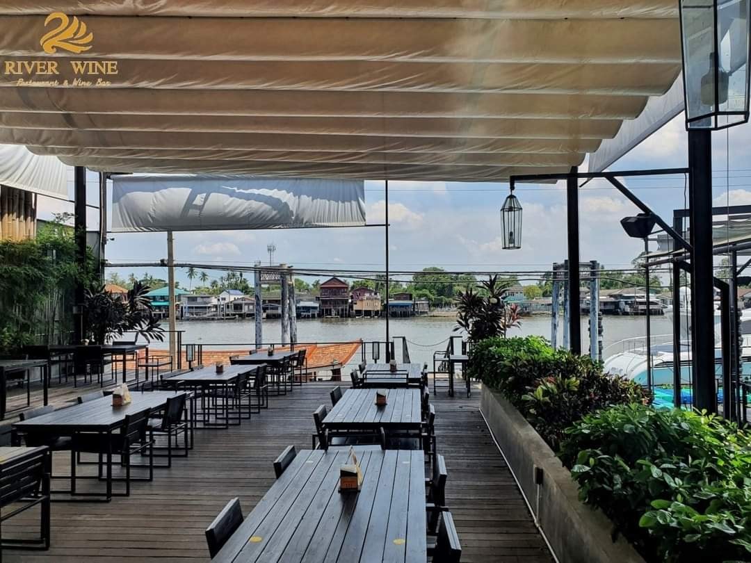 RARIN : BKK Riverside Venue, บ้านเอกเขนก ชัยพฤกษ์, The local Restaurant, Waterside Karaoke Restaurant, พหลวิว, River Wine Karaoke Restaurant, Green Bar and Restaurant, Chocolate Ville, Hard Rock Cafe Bangkok