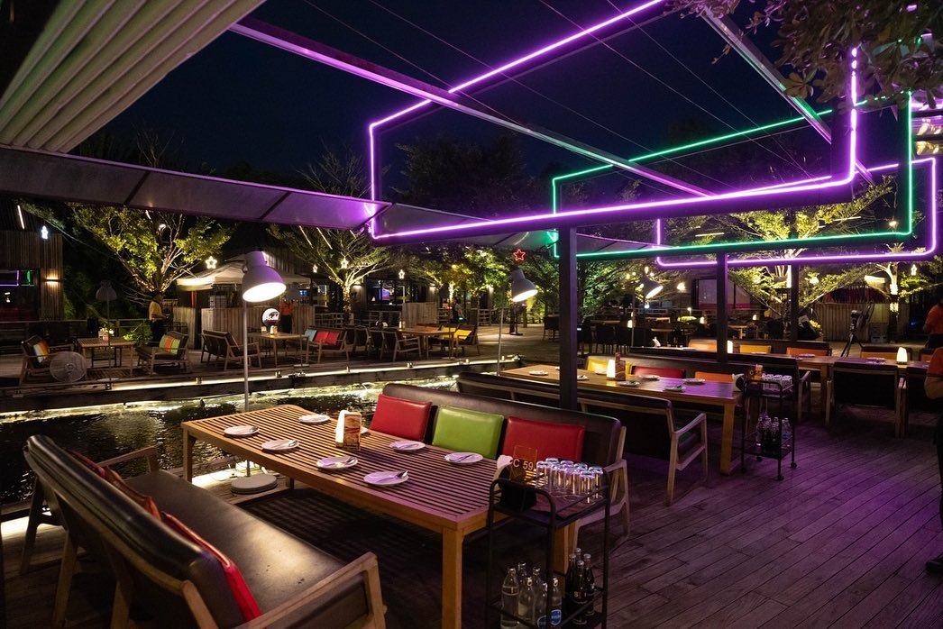RARIN : BKK Riverside Venue, บ้านเอกเขนก ชัยพฤกษ์, The local Restaurant, Waterside Karaoke Restaurant, พหลวิว, River Wine Karaoke Restaurant, Green Bar and Restaurant, Chocolate Ville, Hard Rock Cafe Bangkok
