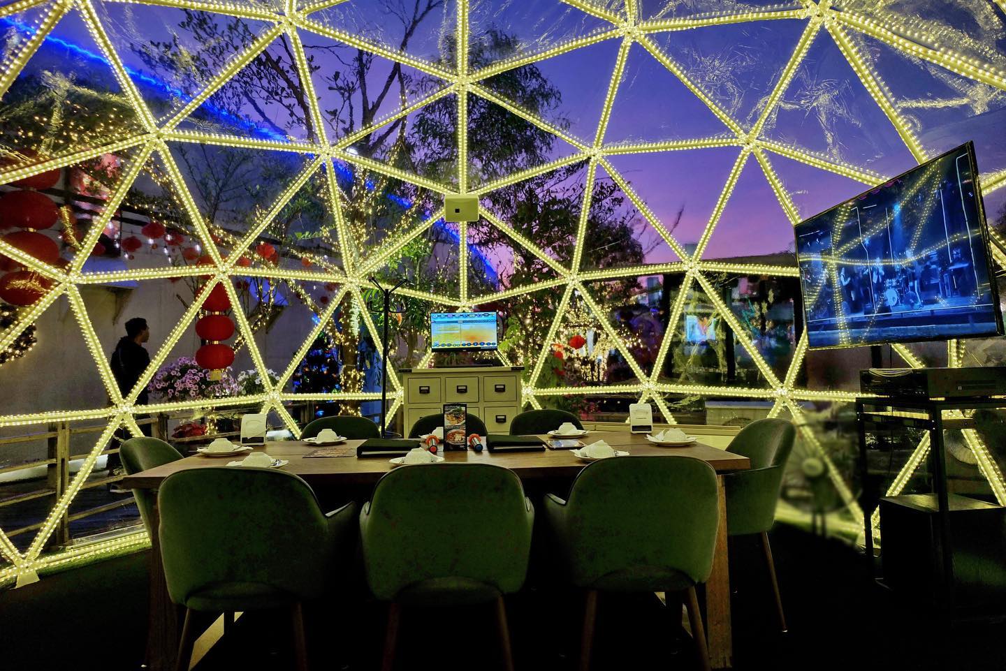 RARIN : BKK Riverside Venue, บ้านเอกเขนก ชัยพฤกษ์, The local Restaurant, Waterside Karaoke Restaurant, พหลวิว, River Wine Karaoke Restaurant, Green Bar and Restaurant, Chocolate Ville, Hard Rock Cafe Bangkok