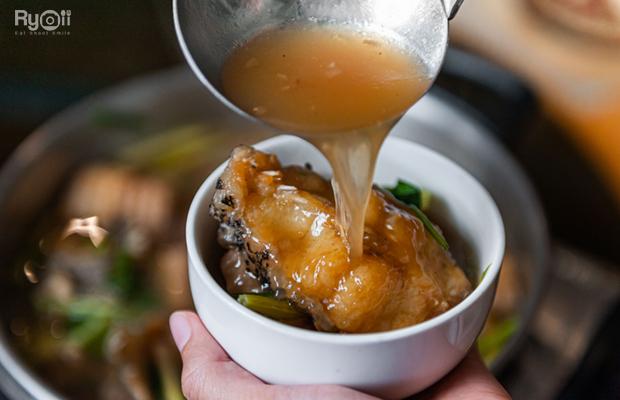 ครัวจำแลง แปลงกาย, ศรีตราด, Jirakaan Restaurant, เสวยซีฟู้ด, เรือนมัลลิการ์, ต้นเครื่อง, บ้านไอซ์, Gedhawa เก็ดถะหวา, Cr. ภาพทั้งหมดจาก Facebook Gedhawa Sukhumvit33, Madam Saranair มาดามสาระแหน่, ตะลิงปลิง สุขุมวิท 34, แสนสำราญที่แสนแสบ