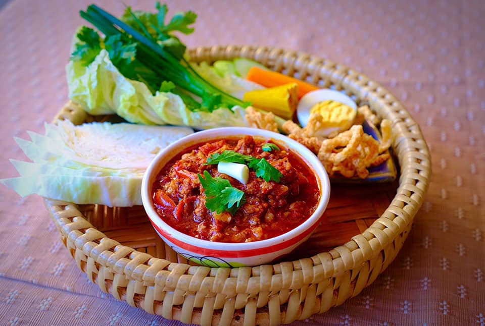 ล้าน เหนือ-น่าน อาหารเหนือ, เนื้อเหนือ Neua.Neur.Bkk, ต๋องเต็มโต๊ะ, สาขาพุทธมณฑล สาย 2, อองตอง ข้าวซอย, ละอ่อน น้ำเงี้ยว อาหารเหนือ, เฮือนลำพูน, รัชดาอาหารเหนือ, ร้านลำแต๊ๆ อาหารพื้นเมือง, ข้าวซอยลำดวนฟ้าฮ่ามเชียงใหม่, สาขาวิภาวดีรังสิต 58, หอมด่วน, ต๊ะต่อนยอน, Cr. ภาพทั้งหมดจาก Facebook ต๊ะต่อนยอน อาหารเหนือ, ฮ้านจาวเหนือ, ต๋องเหนือ Express, ข้าวซอยเชียงใหม่ ตรงข้ามกรมศุลกากร, ครัวเจียงใหม่, ครัวมะแข่น, กาดหลวง มินิ