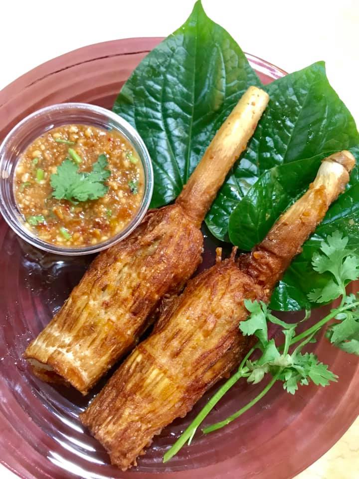 ล้าน เหนือ-น่าน อาหารเหนือ, เนื้อเหนือ Neua.Neur.Bkk, ต๋องเต็มโต๊ะ, สาขาพุทธมณฑล สาย 2, อองตอง ข้าวซอย, ละอ่อน น้ำเงี้ยว อาหารเหนือ, เฮือนลำพูน, รัชดาอาหารเหนือ, ร้านลำแต๊ๆ อาหารพื้นเมือง, ข้าวซอยลำดวนฟ้าฮ่ามเชียงใหม่, สาขาวิภาวดีรังสิต 58, หอมด่วน, ต๊ะต่อนยอน, Cr. ภาพทั้งหมดจาก Facebook ต๊ะต่อนยอน อาหารเหนือ, ฮ้านจาวเหนือ, ต๋องเหนือ Express, ข้าวซอยเชียงใหม่ ตรงข้ามกรมศุลกากร, ครัวเจียงใหม่, ครัวมะแข่น, กาดหลวง มินิ