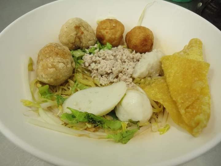 Brasserie 9, โจ๊กปรินซ์ บางรัก, Shelly House, ประจักษ์, Baan Khanitha Thai restaurants, สาขาสาทร, ก๋วยเตี่ยวลูกชิ้นปลาเจ้หลี, ขาหมูตรอกซุงบางรัก เจ้าเก่า, เอ๋กระเพาะปลา ตรอกซุง, ทอดมันกวางตุ้ง สีนวล, นายเม้ง บะหมี่ปู เกี๊ยวกุ้งยักษ์, Panlee Bakery, ร้านลาบอุบล คนตระการ สี่แยกสาทร สุรศักดิ์