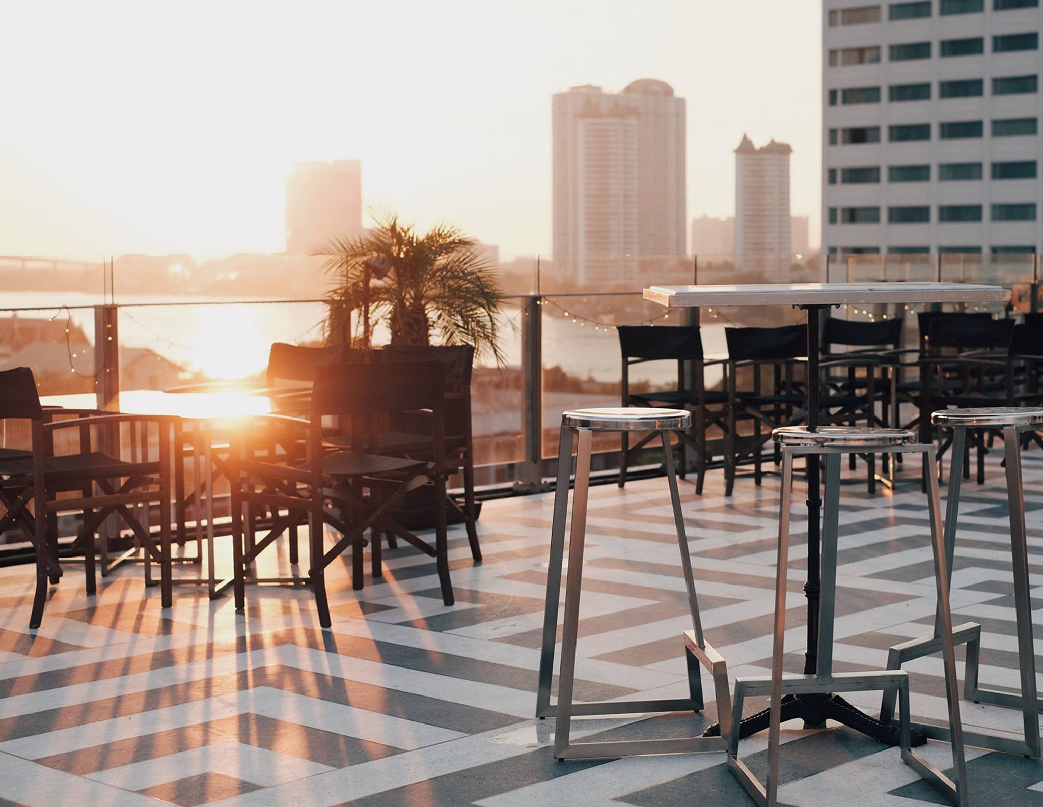 Level 50 by SEE FAH, Sanay Rooftop Bar, Cosmo Bar Bkk, Flashback Rooftop Bar, Dumbo BKK, Wallflowers Cafe, LeeLa Bar, 342 Bar, Peak-A-Boo Bar, SwingBar