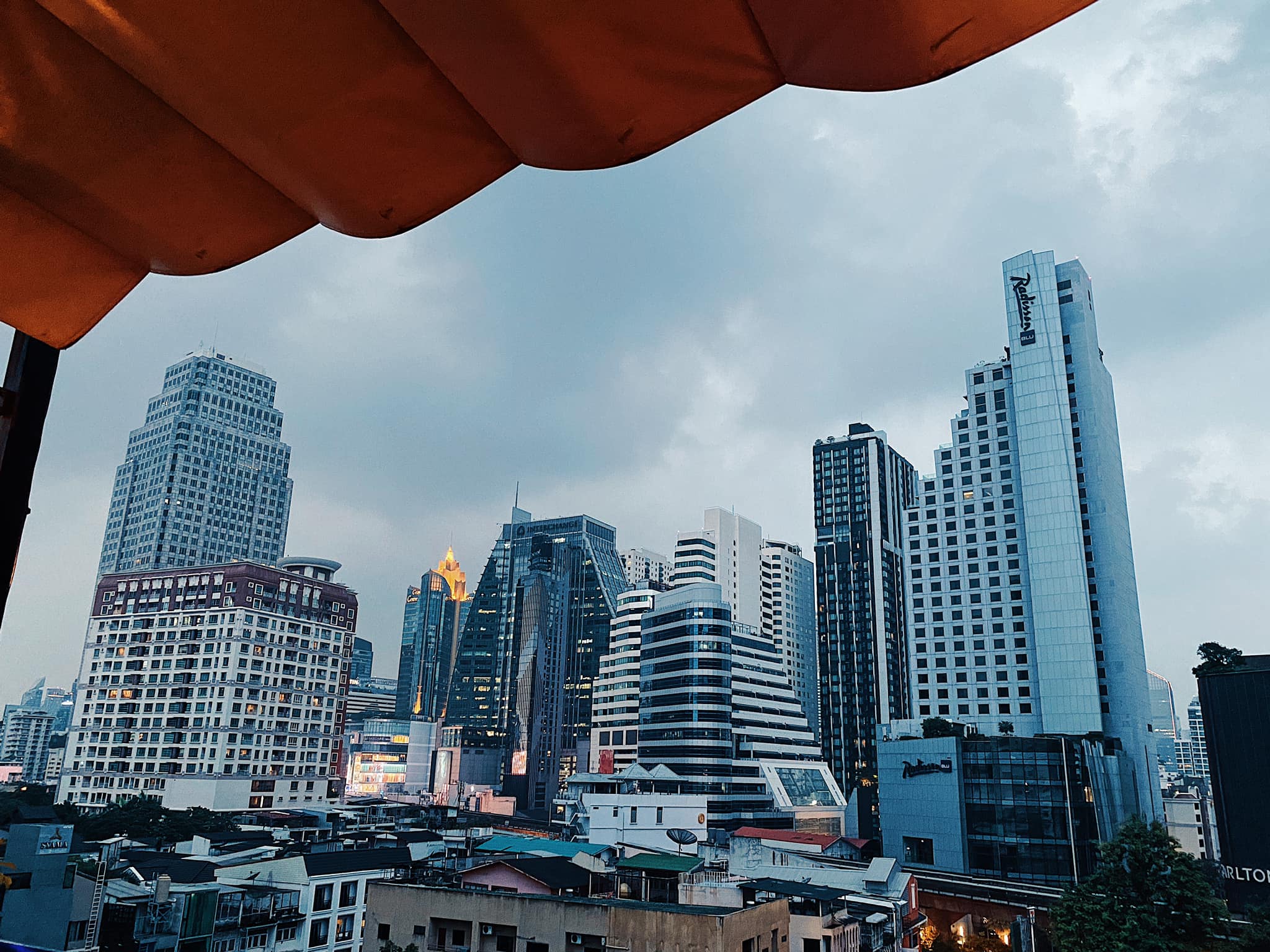 Level 50 by SEE FAH, Sanay Rooftop Bar, Cosmo Bar Bkk, Flashback Rooftop Bar, Dumbo BKK, Wallflowers Cafe, LeeLa Bar, 342 Bar, Peak-A-Boo Bar, SwingBar