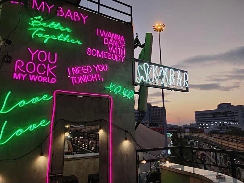 Level 50 by SEE FAH, Sanay Rooftop Bar, Cosmo Bar Bkk, Flashback Rooftop Bar, Dumbo BKK, Wallflowers Cafe, LeeLa Bar, 342 Bar, Peak-A-Boo Bar, SwingBar