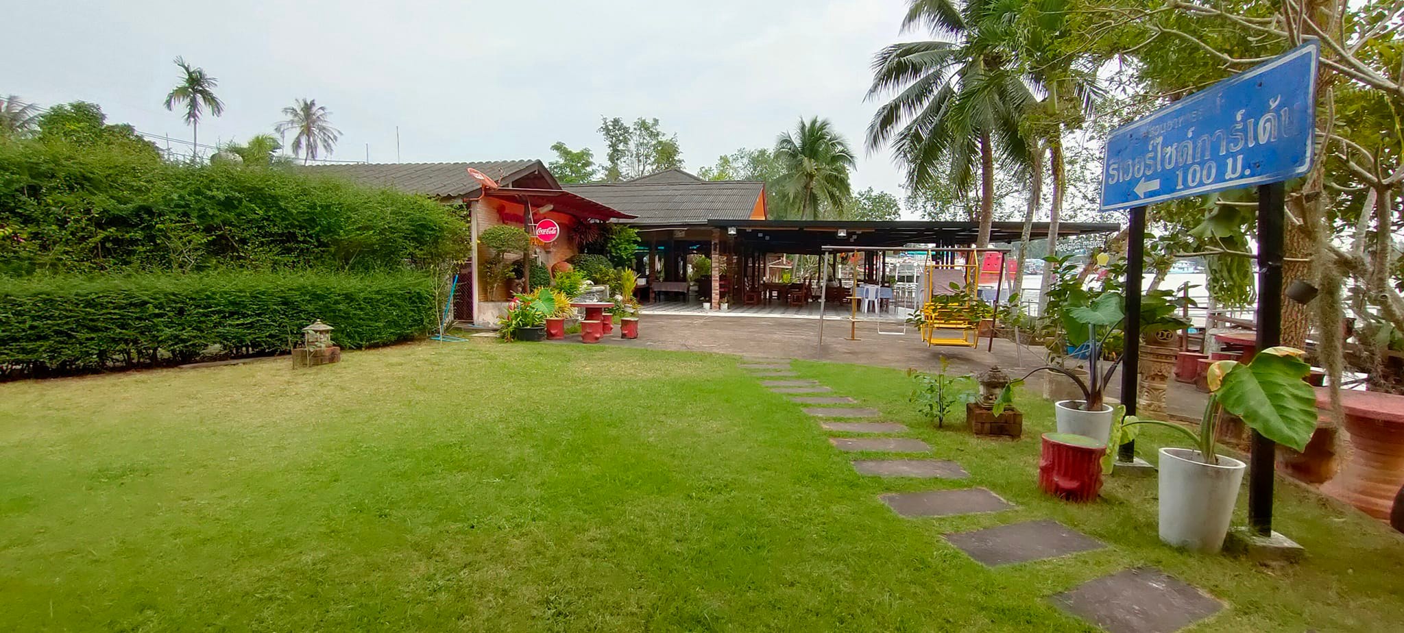 ครัวผักสด, Iconic Club Style, แก้วติ่มซำ, ตำ มึน มึน น., สวนอาหารริเวอร์ไซด์การเด้น, ยายปวด, ลุย, นิวแซ่บสุดซอย, ครัวตาอ้อซีฟู๊ด ชุมพร, ลุงเผล็นกุ้งหลวง, แม่ไม้ซีฟู้ด, ครัวสวนตาจี๊ด, ฟารีดาชาโรตี สาขาชุมพร, ก๋วยเตี๋ยวเนื้อนายดำ, ครัวทุ่งแพะ, บ้านพรรคพวก, ร้านอาหารตะเกียงไทยชุมพร, โกเหลียง, ครัวบ้านริมน้ำ ไร่ล่างซิตี้, พนังตักซีฟู๊ด คาเฟ่&amp;บาร์, ติ่มซำ หอเจี๊ยะ at ชุมพร, ครัวคุณจักษ์