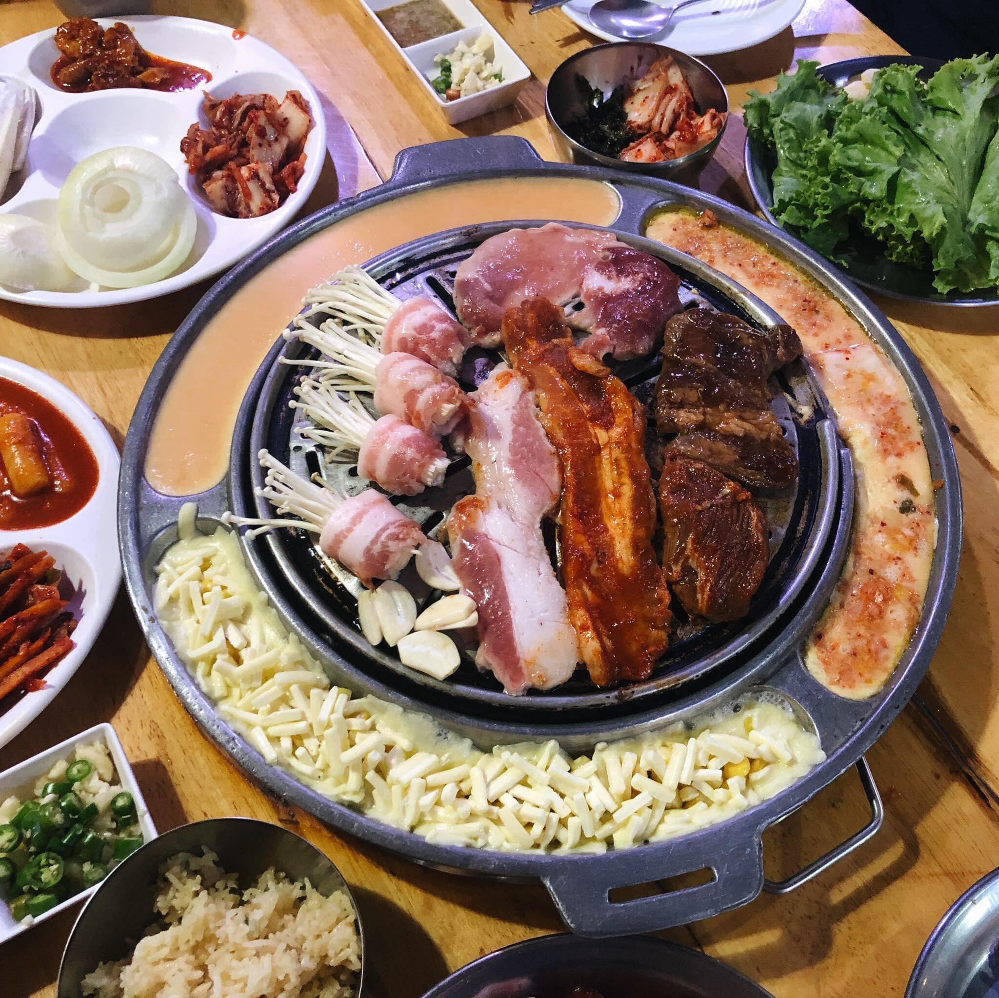 Cypher Gelato, สุกี้จินดา, สาขาลาดพร้าววังหิน, เถ่าชิ่ว น้ำเต้าหู้มือหนึ่ง, เตาถ่าน หมูกระทะ, Unfinished Coffee Roaster, เซี้ยม ก๋วยเตี๋ยวสุโขทัย วังหิน, เครปป้าเฉื่อย, สาขา Plaza Lagoon, เฝอ'54, สาขาลาดพร้าววังหิน 60, ซ้งเป็ดพะโล้, ผัดไทยวังหิน Showปัง, ราดหน้าฟาไฉ, โกวนัน, โกวใหญ่ ก๋วยเตี๋ยวหมูต้มยำ, รัตนา ราชาบะหมี่เกี๊ยวข้าวหมูแดง, ทวีชัยเป็ดพะโล้, กล้วยทอดล้านช้าง, Wood Café, หมูมาไก่ไป, เลิศทิพย์วังหิน, ก๋วยเตี๋ยวต้มยำไข่ลาวา, Buta Shabu, โก โรตีชาชัก ลาดพร้าววังหิน