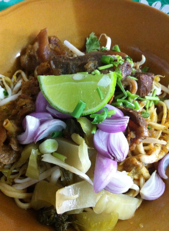 Khao-Sō-i, สาขาสยามพารากอน, อองตอง ข้าวซอย, Mugkhaosoi มักข้าวซอย, ข้าวซอยเชียงใหม่ สุโขทัยซอย 5, ข้าวซอยแม่สุภาพ เจ้าเก่าย่านเทเวศน์, หอมด่วน, ข้าวซอยลำดวนฟ้าฮ่ามเชียงใหม่, สาขาวิภาวดีรังสิต 58, Lanna Eatery, ต๊ะต่อนยอน, Cr. ภาพทั้งหมดจาก Facebook ต๊ะต่อนยอน อาหารเหนือ, ข้าวซอยดอยคำ, ฮ้านจาวเหนือ, ทิศเหนือ