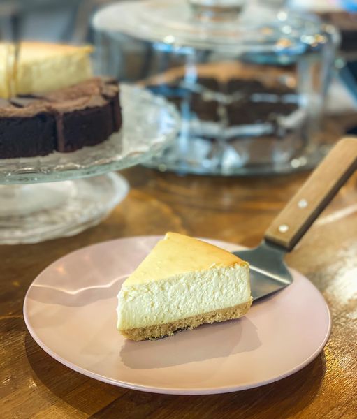 ครัวส้มหอม, Buttercoffs., แดง โภชนา, ลูกชิ้นปลากรายทอด ชัย เศรษฐีเรือทอง, นายอ้วนเย็นตาโฟเสาชิงช้า, ตาชัยก๋วยเตี๋ยวสุโขทัย, 3rd CAFÉ, เหลี่ยมนมสด, ลูกชิ้นหมูแพร่งนรา, เจ๊นี เผือกหิมะ, ภูธรบาร์, โกปี๊เฮี้ยะไถ่กี่ ณ เสาชิงช้า, นมโจ เสาชิงช้า, ข้าวหมูแดงนายชุน, มนต์ นมสด