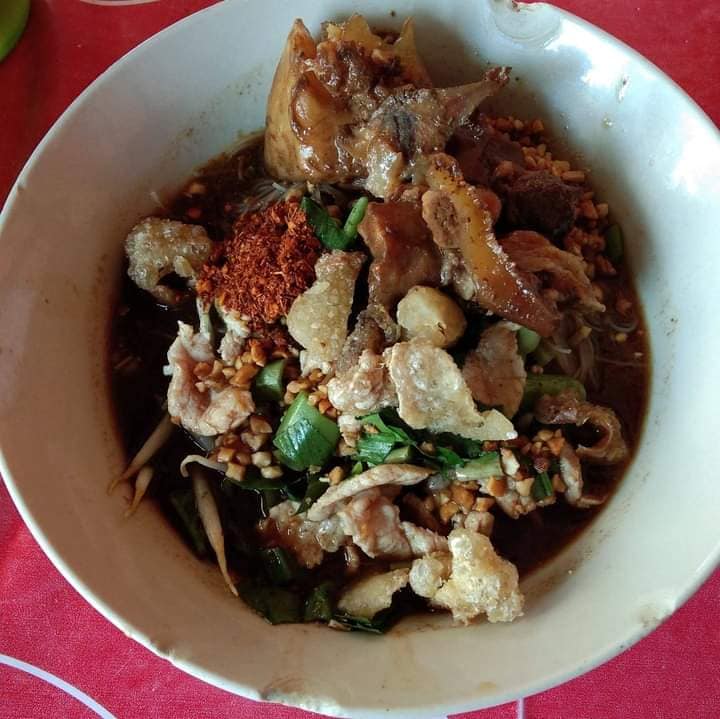 ก๋วยเตี๋ยวเรือในคลอง อยุธยา, กรุงเก่า"เตี๋ยวเรือ", ร้านก๋วยเตี๋ยวเรือโอ่งบนแพริมแม่น้ำน้อย, ก๋วยเตี๋ยวเรือกิมหลวน อยุธยา, ก๋วยเตี๋ยวเรือ ตาลเดี่ยว'เตี๋ยวเรือ, ก๋วยเตี๊ยวลุงแจ๊ะ (บัวหวาน), ร้านก๋วยเตี๋ยวตาไห (คลองท่อ), ก๋วยเตี๋ยวเรือแม่วันดี อยุธยา