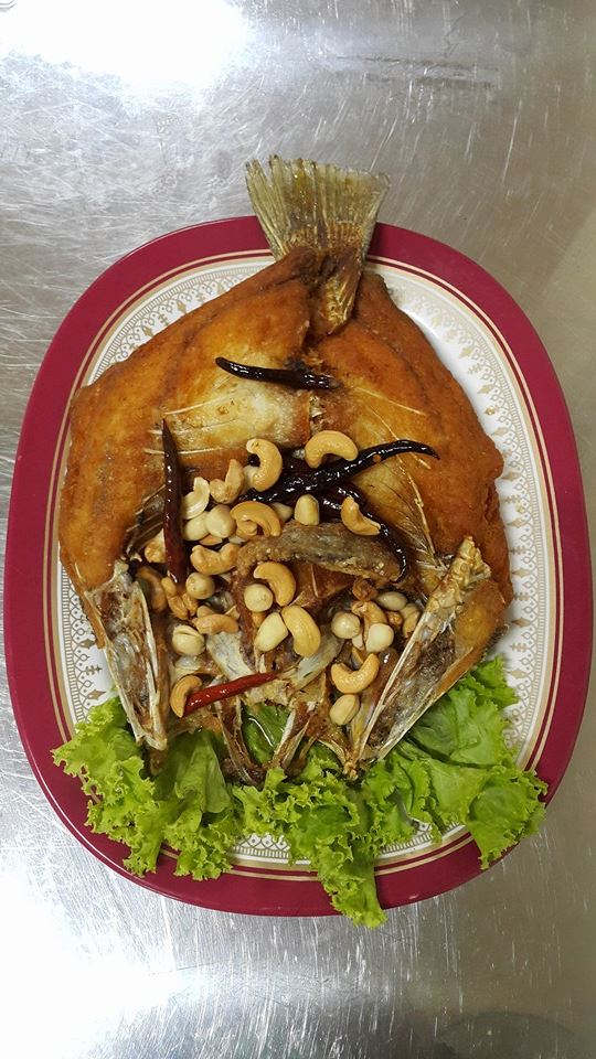 ครัวส้มหอม, Buttercoffs., แดง โภชนา, ลูกชิ้นปลากรายทอด ชัย เศรษฐีเรือทอง, นายอ้วนเย็นตาโฟเสาชิงช้า, ตาชัยก๋วยเตี๋ยวสุโขทัย, 3rd CAFÉ, เหลี่ยมนมสด, ลูกชิ้นหมูแพร่งนรา, เจ๊นี เผือกหิมะ, ภูธรบาร์, โกปี๊เฮี้ยะไถ่กี่ ณ เสาชิงช้า, นมโจ เสาชิงช้า, ข้าวหมูแดงนายชุน, มนต์ นมสด