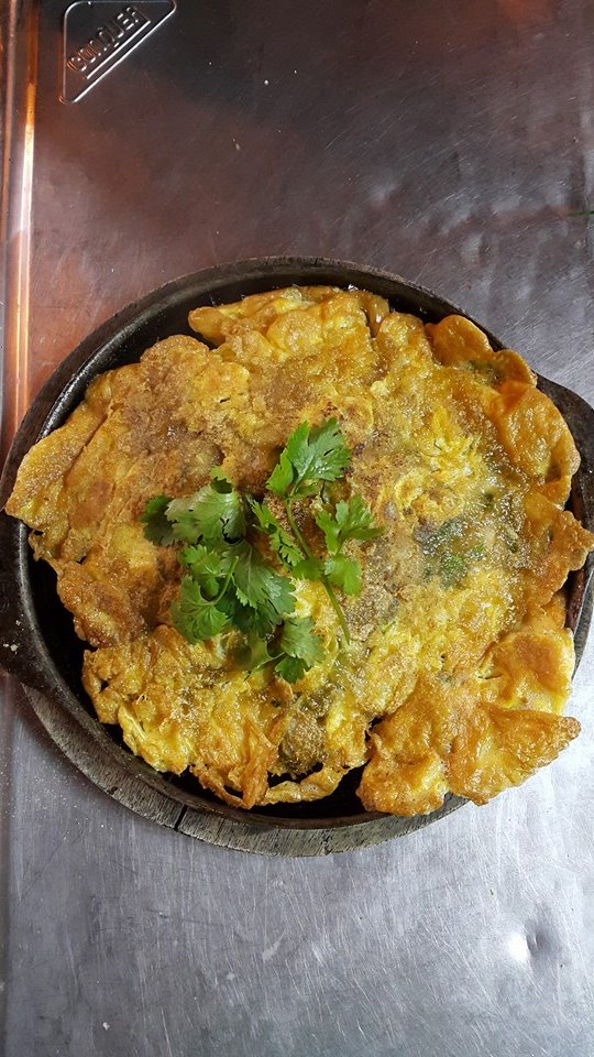 ครัวส้มหอม, Buttercoffs., แดง โภชนา, ลูกชิ้นปลากรายทอด ชัย เศรษฐีเรือทอง, นายอ้วนเย็นตาโฟเสาชิงช้า, ตาชัยก๋วยเตี๋ยวสุโขทัย, 3rd CAFÉ, เหลี่ยมนมสด, ลูกชิ้นหมูแพร่งนรา, เจ๊นี เผือกหิมะ, ภูธรบาร์, โกปี๊เฮี้ยะไถ่กี่ ณ เสาชิงช้า, นมโจ เสาชิงช้า, ข้าวหมูแดงนายชุน, มนต์ นมสด