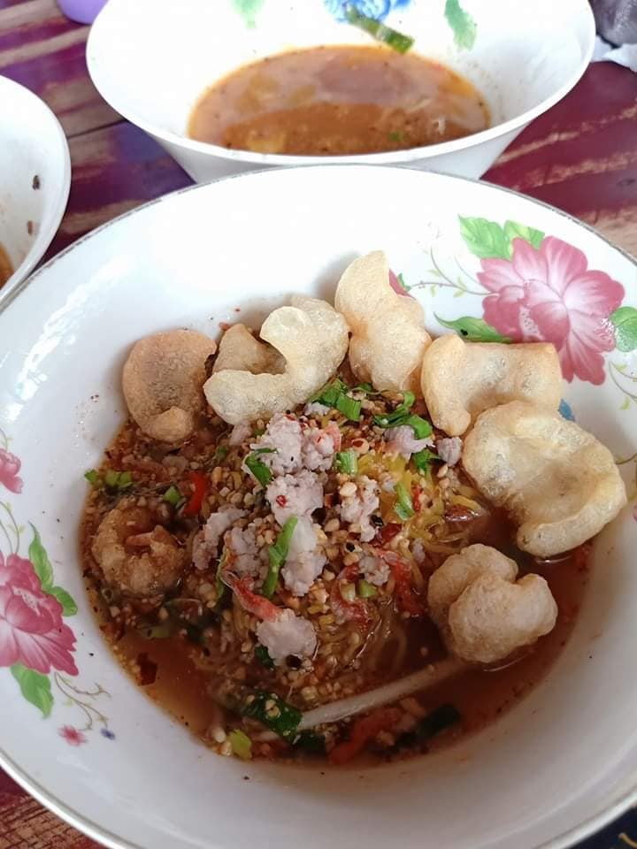 ก๋วยเตี๋ยวเรือในคลอง อยุธยา, กรุงเก่า"เตี๋ยวเรือ", ร้านก๋วยเตี๋ยวเรือโอ่งบนแพริมแม่น้ำน้อย, ก๋วยเตี๋ยวเรือกิมหลวน อยุธยา, ก๋วยเตี๋ยวเรือ ตาลเดี่ยว'เตี๋ยวเรือ, ก๋วยเตี๊ยวลุงแจ๊ะ (บัวหวาน), ร้านก๋วยเตี๋ยวตาไห (คลองท่อ), ก๋วยเตี๋ยวเรือแม่วันดี อยุธยา